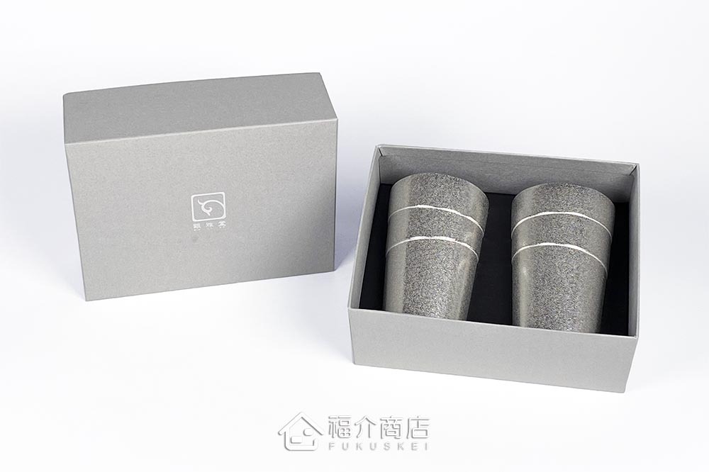 喝日本啤酒的錫製杯子