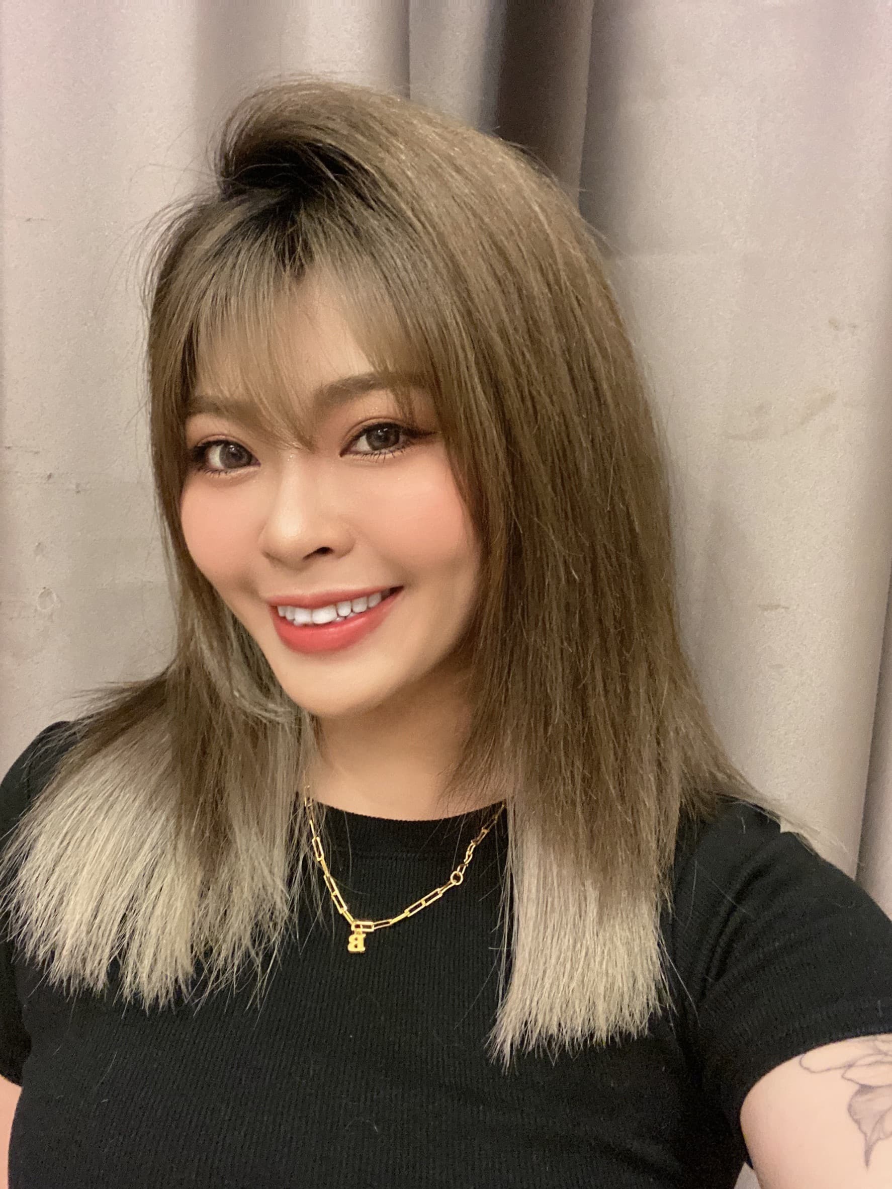 美髮設計師Bella