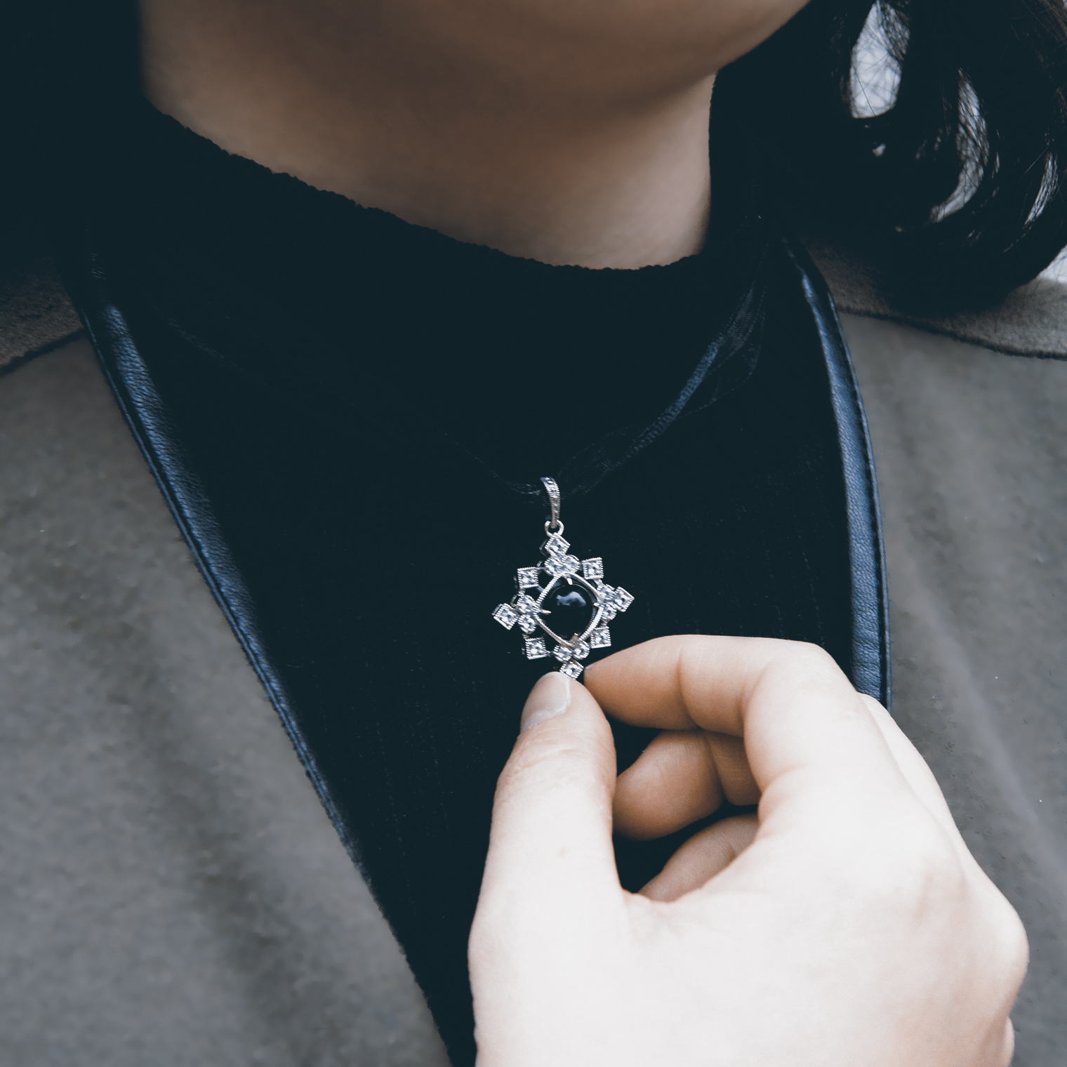 拓帕石交錯黑瑪瑙墜子