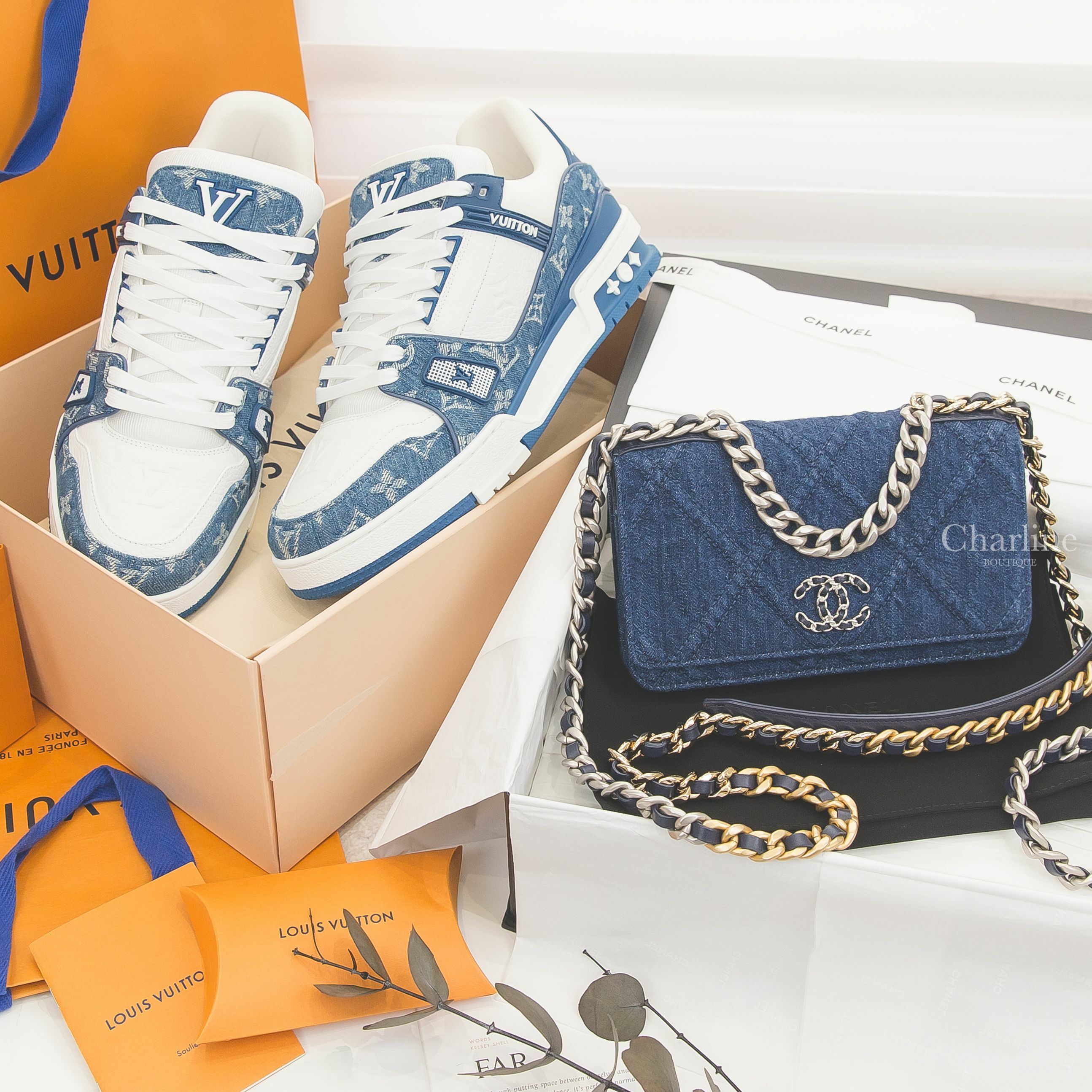 Louis Vuitton LV Trainers 藍底丹寧布白色老花拼白色小牛皮運動鞋,Chanel 19 Wallet On Chain 深藍色銀CC金銀漸層鍊帶丹寧布大菱格紋肩背包-Charline Boutique 精品代購