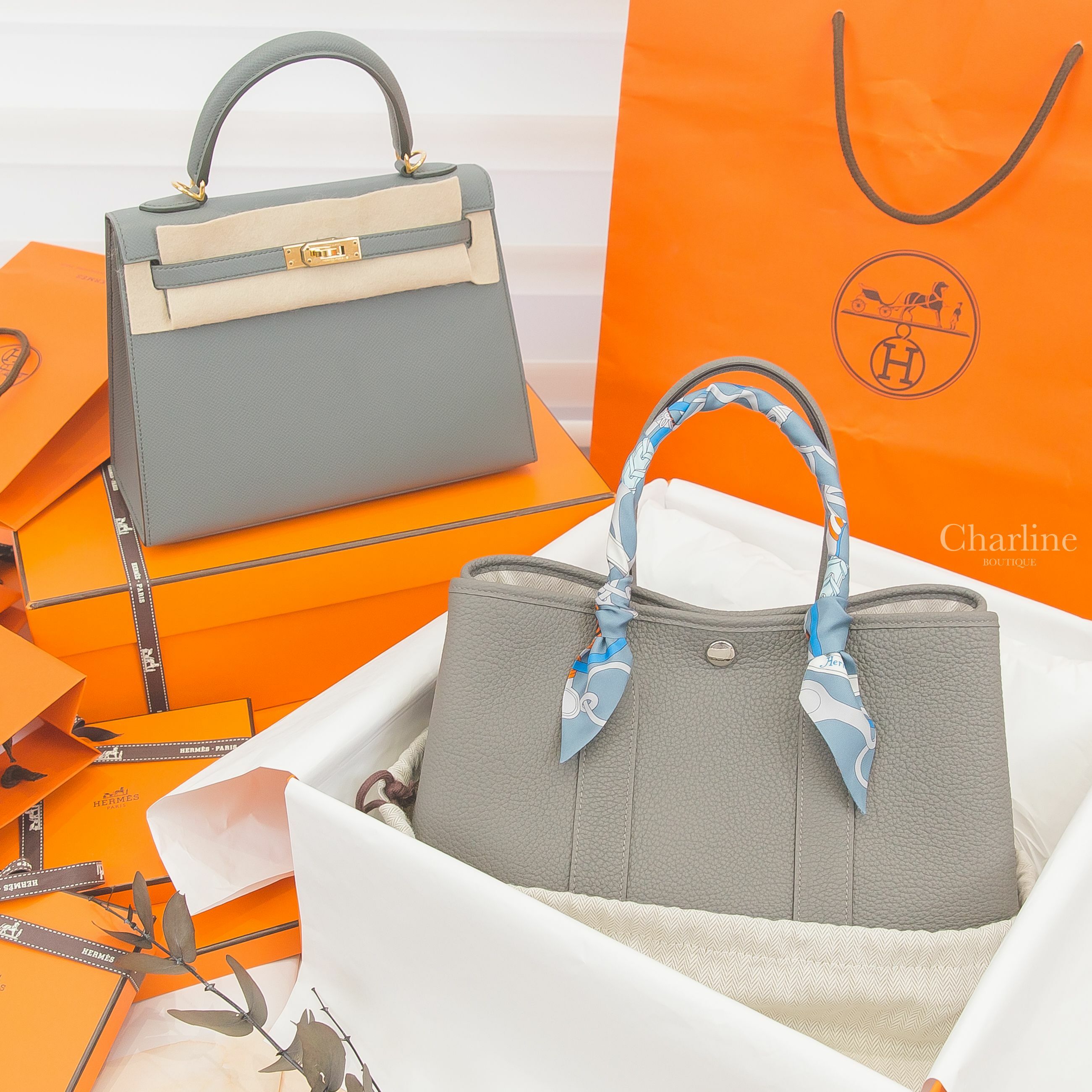 Hermès Garden Party 30cm 0L 積雨雲灰肩背包,Hermès Kelly 25cm 63 杏仁綠金釦凱莉包,Hermès Twilly 灰色/天藍色/橘色馬術圖騰絲巾-Charline Boutique 精品代購