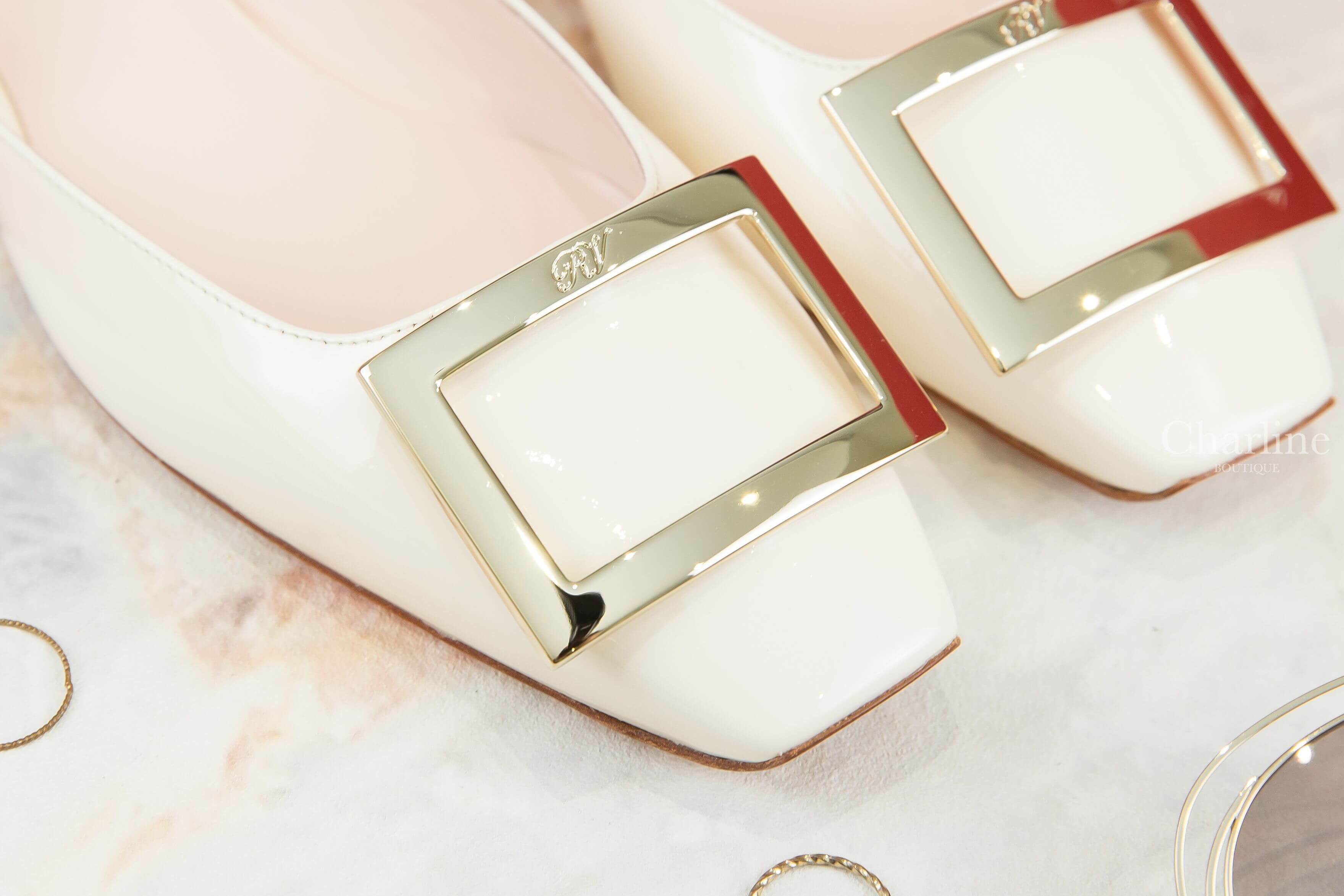 Roger Vivier Trompette Metal Buckle Slingback Ballerinas In Patent Leather 米白色漆皮淡金色方釦絆帶鞋