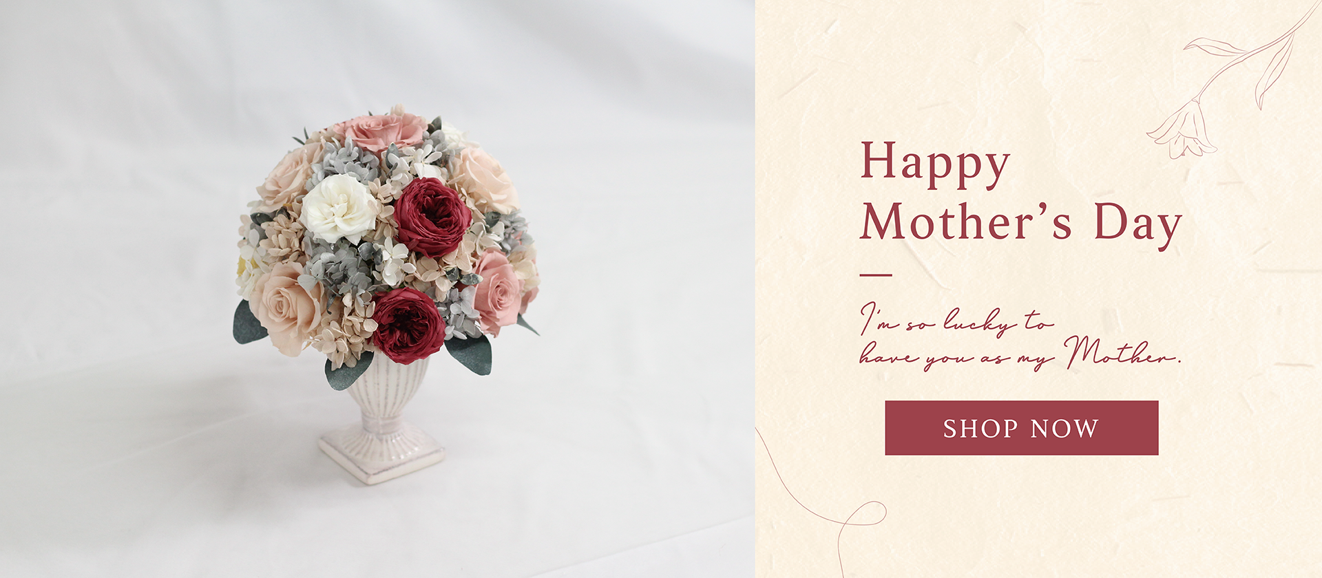 新竹乾燥花店小薇花藝祝所有媽媽母親節快樂，我們提供乾燥花母親節花禮、母親節禮物、康乃馨花禮。