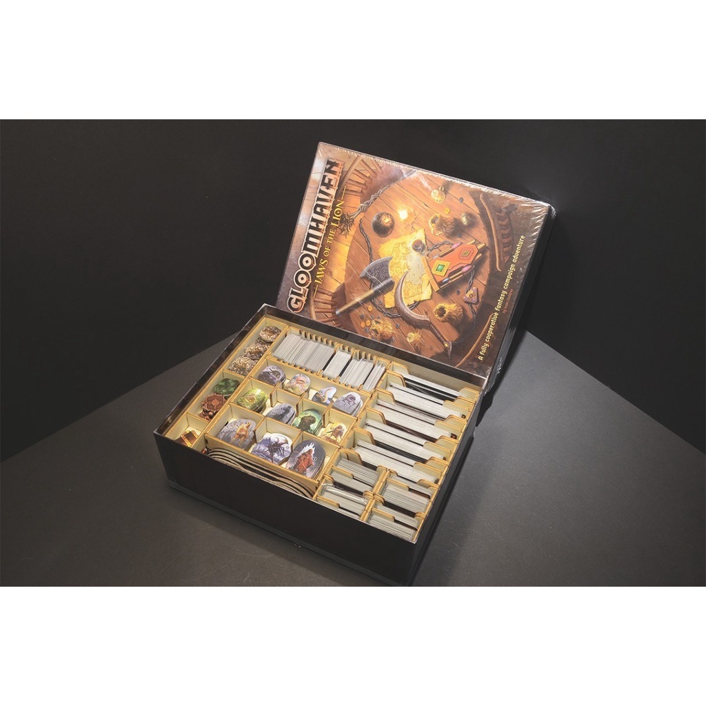 幽港迷城：雄獅蠻顎 Gloomhaven: Jaws of the Lion 桌遊收納盒【烏鴉盒子】