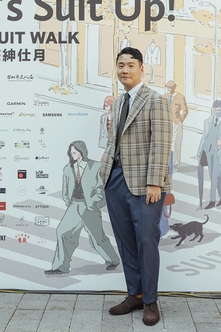 阿翰穿著林果良品手工皮鞋基本橫飾皮底德比鞋出席2022 SUITWALK