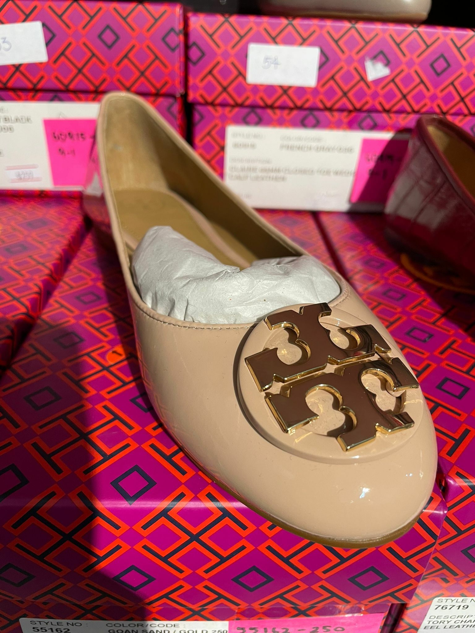 [S] TORY BURCH CLAIRE BALLET FLAT PATENT LEATHER GOAN SAND/GOLD, 55162-250 (STB788)