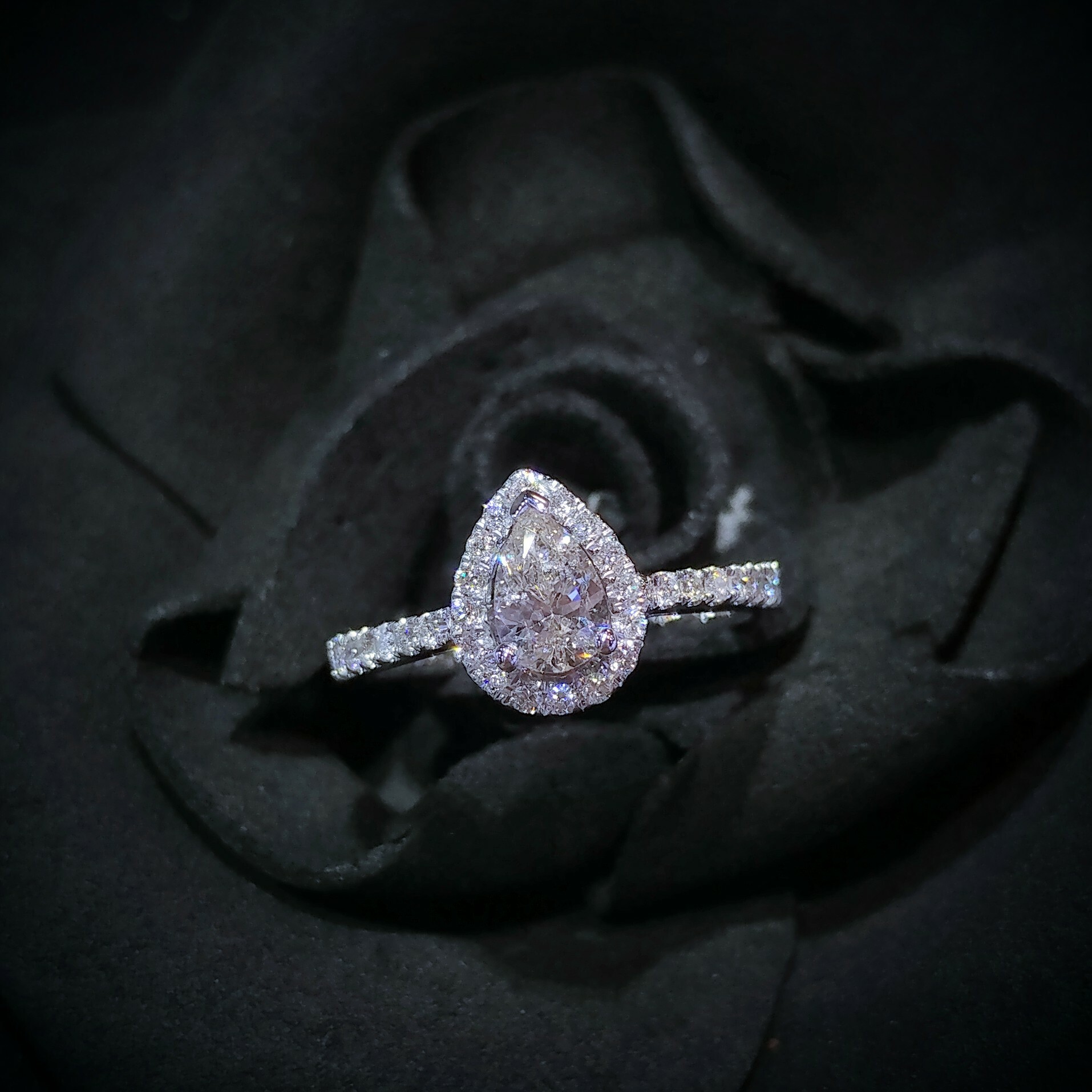 18K White Gold 0.67ct Pear Shaped Diamond Ring