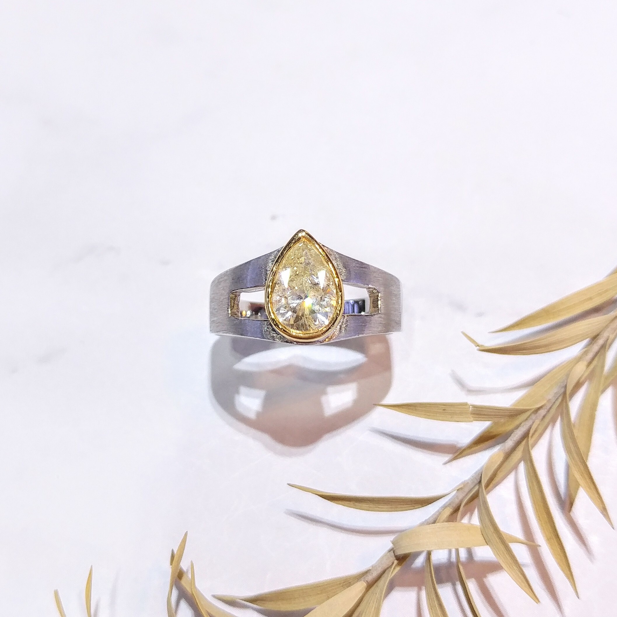 18K Gold 0.83ct Fancy Yellow Pear Shaped Diamond Ring