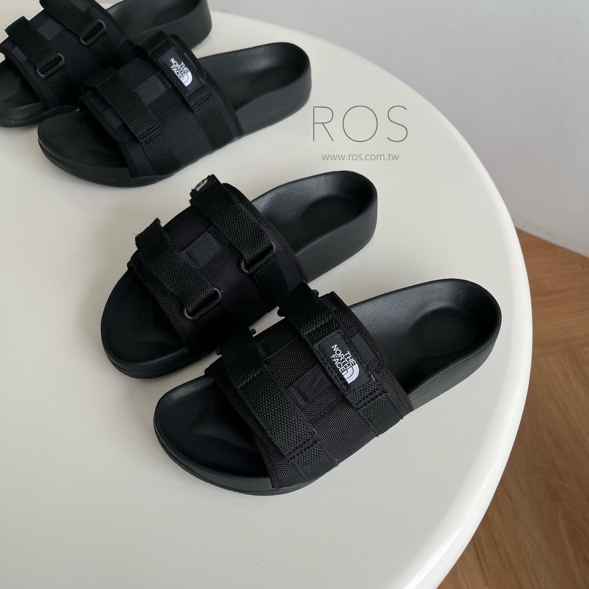 The North Face 魔鬼氈拖鞋