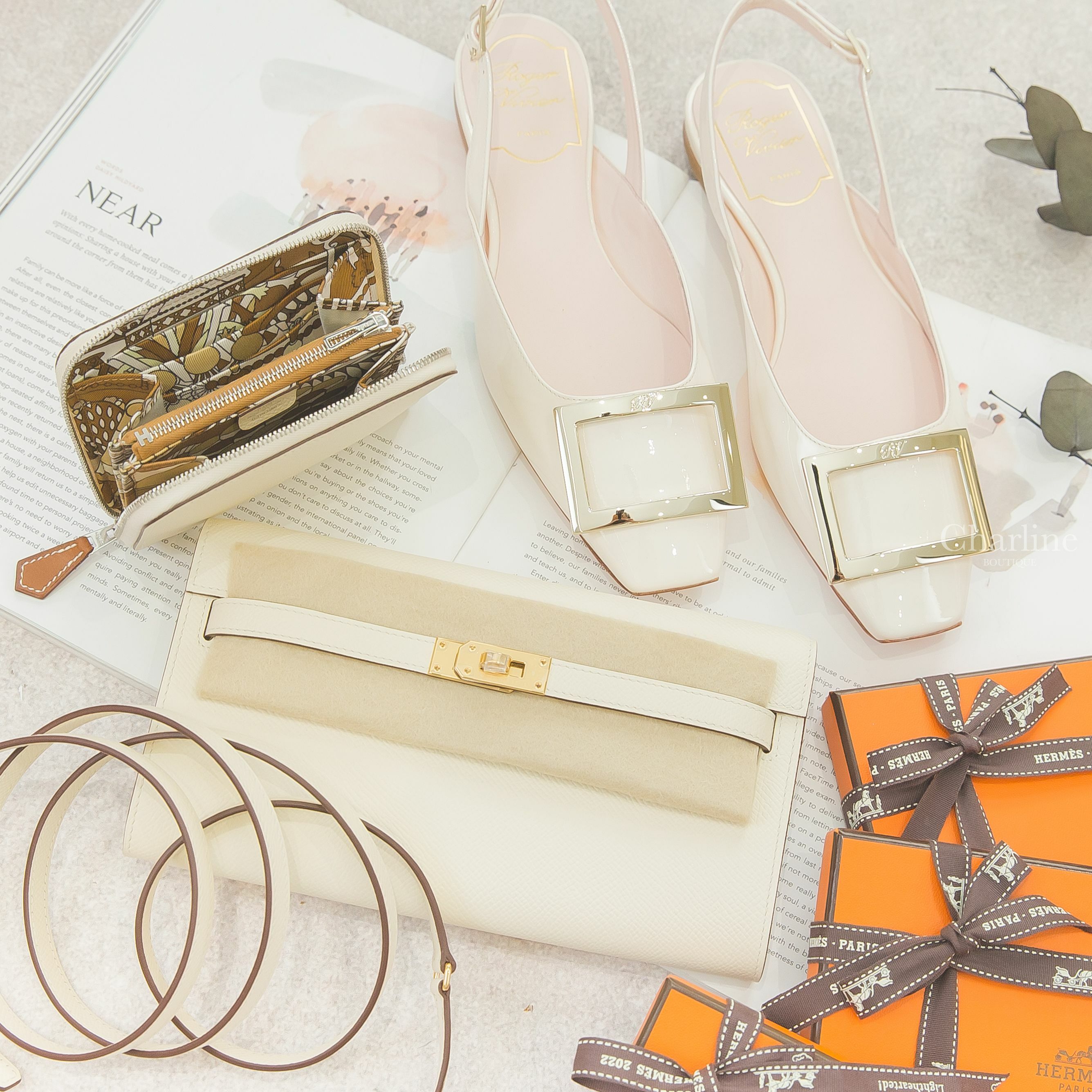 Roger Vivier Ballerinas 米白色漆皮淡金色方釦絆帶鞋,Hermès Kelly To Go I2/1Z 奶油白拼小雞黃金釦,Hermes Wallet I2 奶油白絲巾短夾-Charline Boutique 精品代購