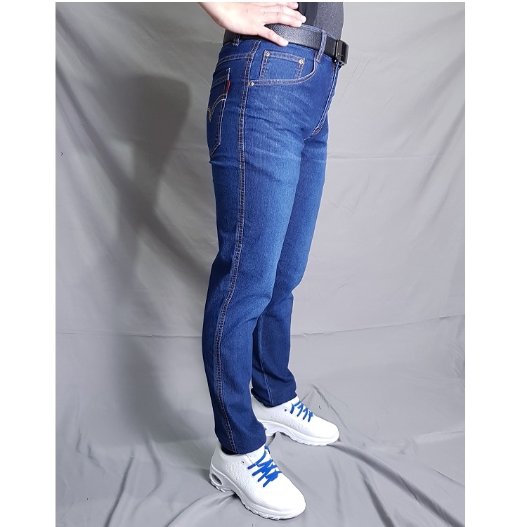 甄褲｜薄彈刷白牛仔褲｜中腰小直筒・淺藍刷白・台灣製造（30~39 吋）免費改長