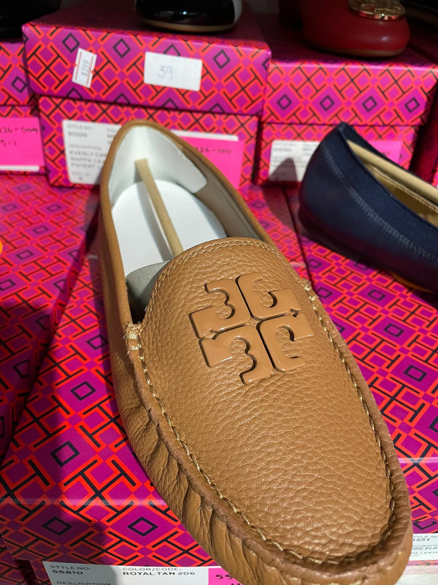 [S] TORY BURCH LOWELL 2 DRIVER-TUMBLED LEATHER, 55810-206 (STB10)