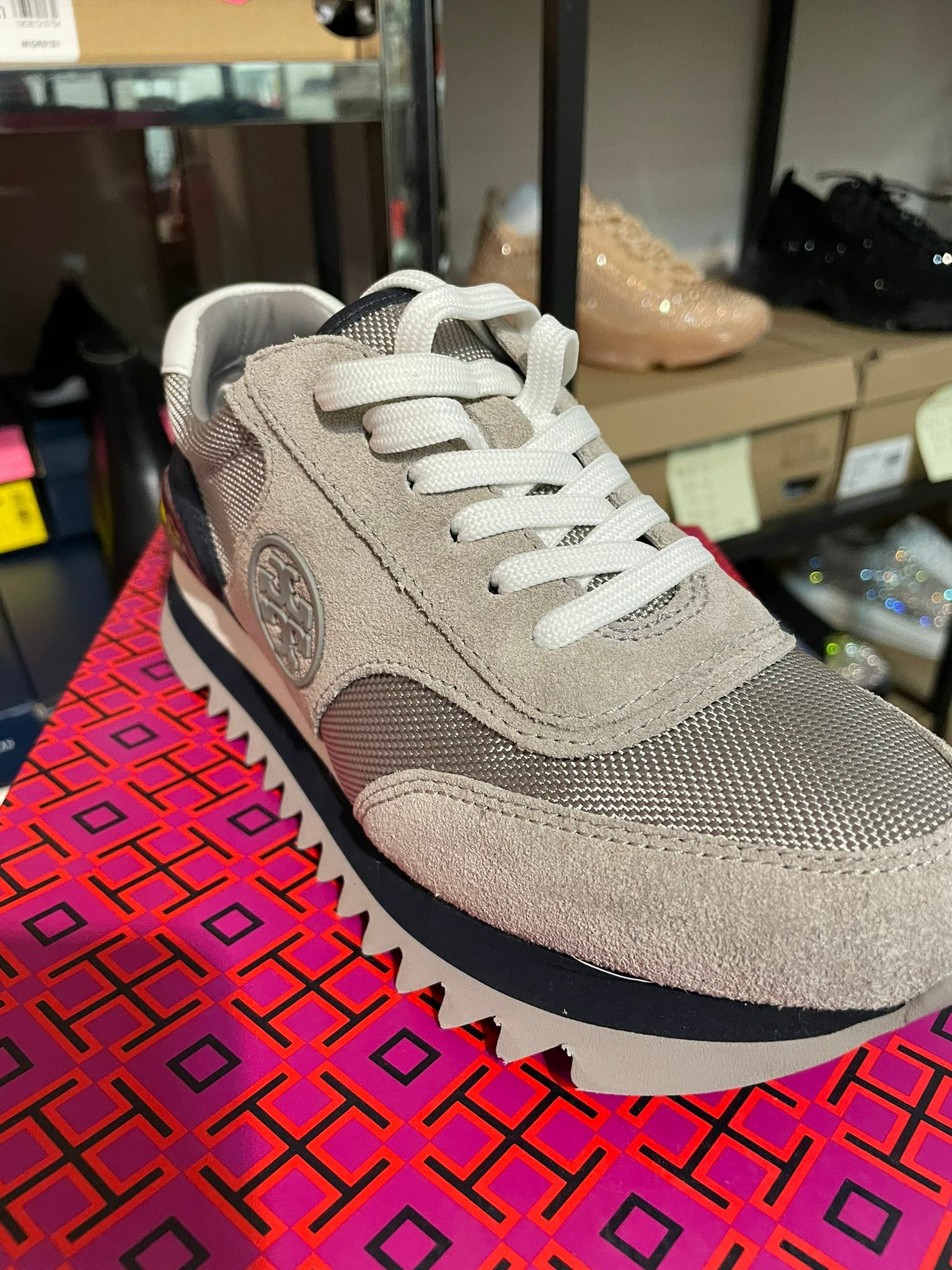 [S] TORY BURCH SAWTOOTH LOGO SNEAKER, 44481-020 FINAL SALE (STB49)