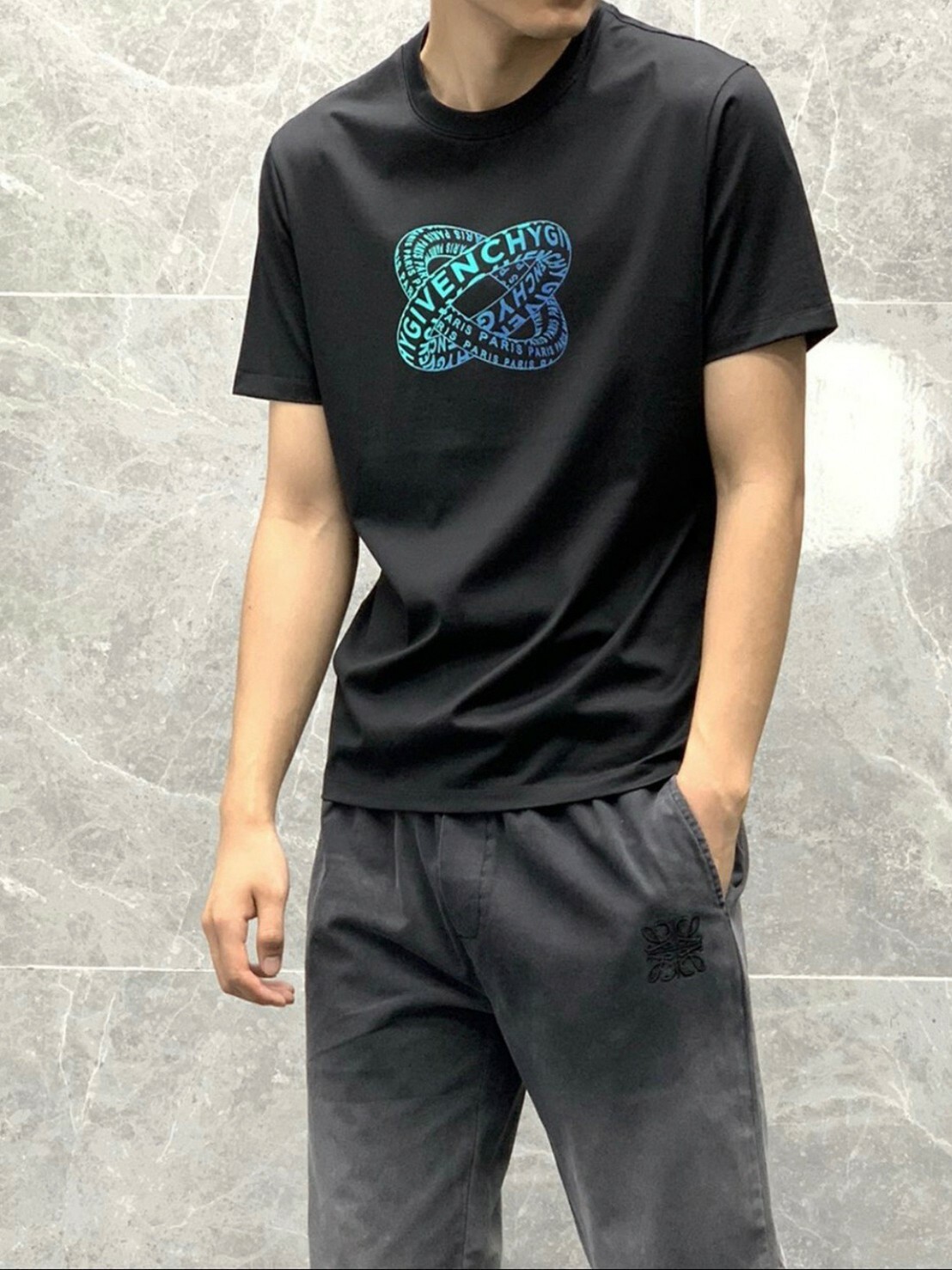 Givenchy 黑色環形互扣LOGO短袖