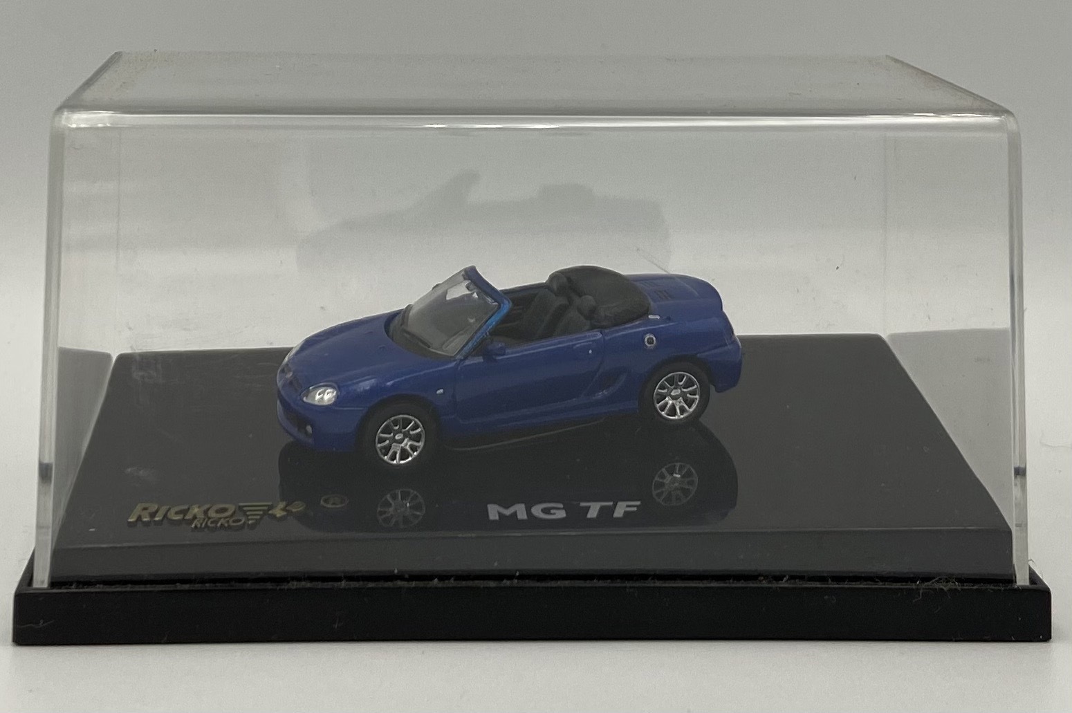 Ricko 38590 HO scale, MG TF ,blue