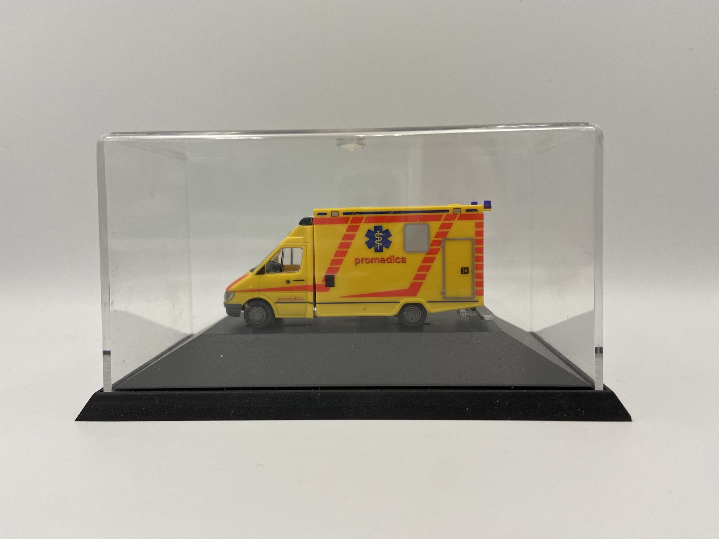 RM 61551 HO規 Promedica Rettungsdienst 救援車