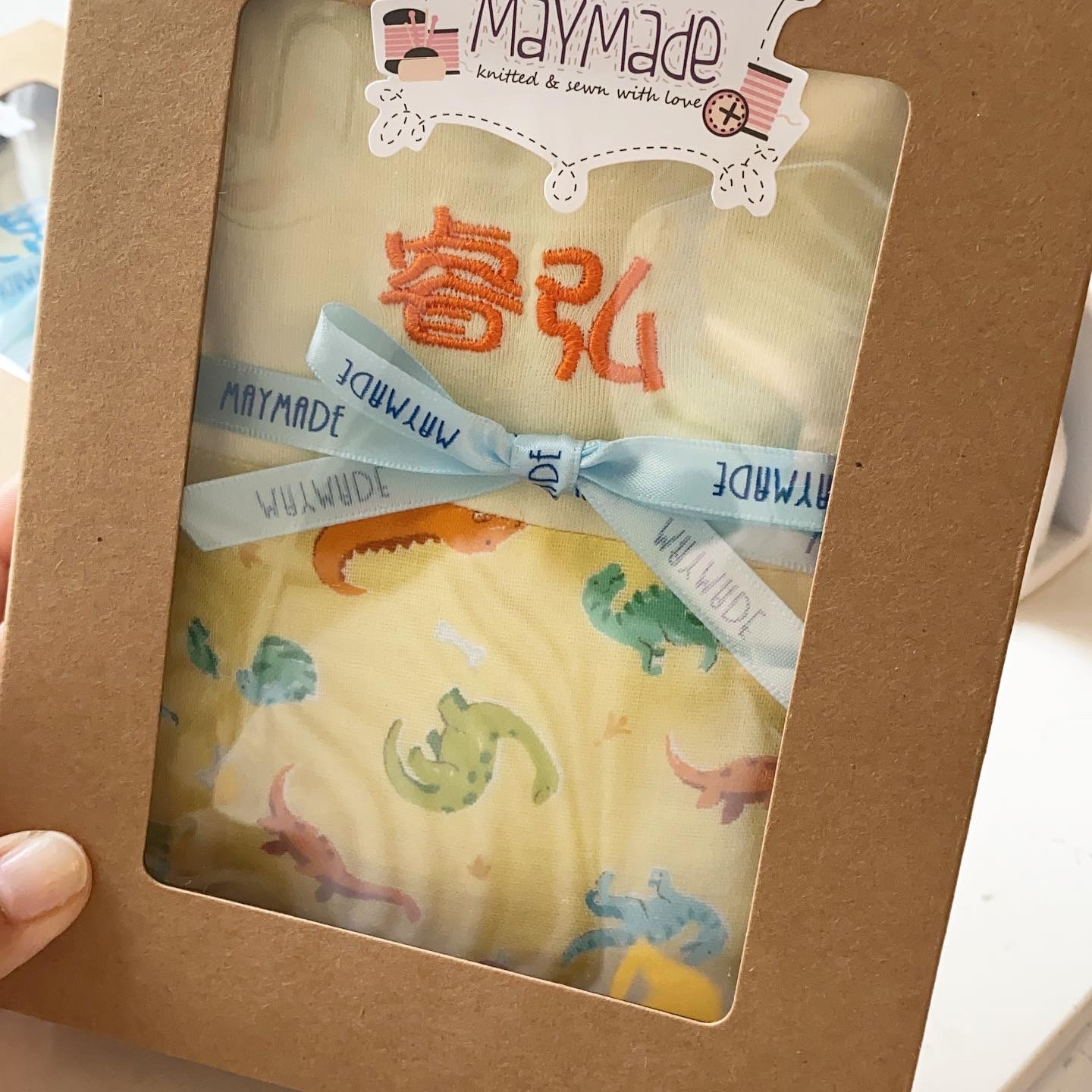 恐龍二重紗圖案 拼布款繡名口水肩 （限量）