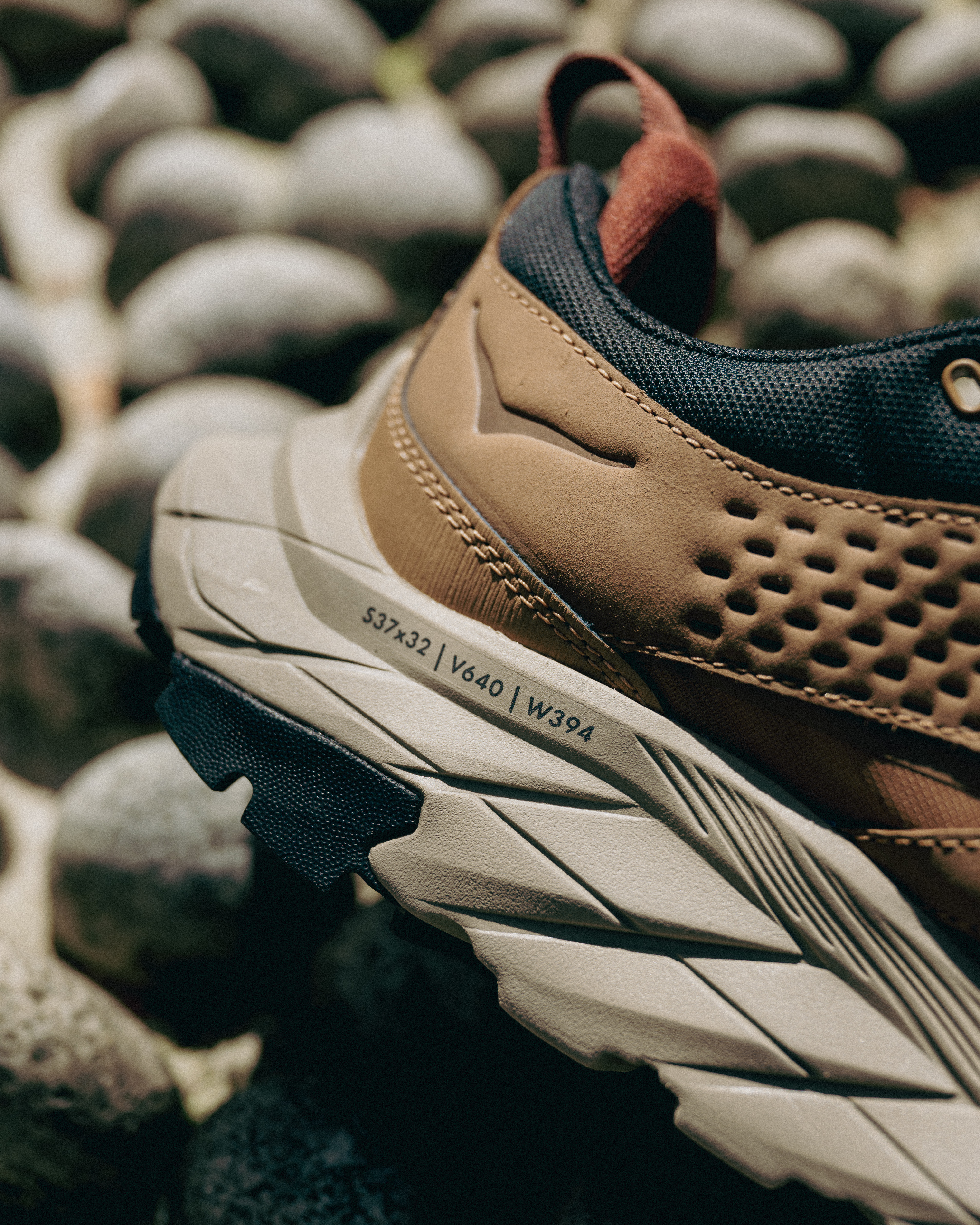 現貨 | SALE | HOKA ONE ONE ANACAPA LOW Gore-Tex®️ Tan