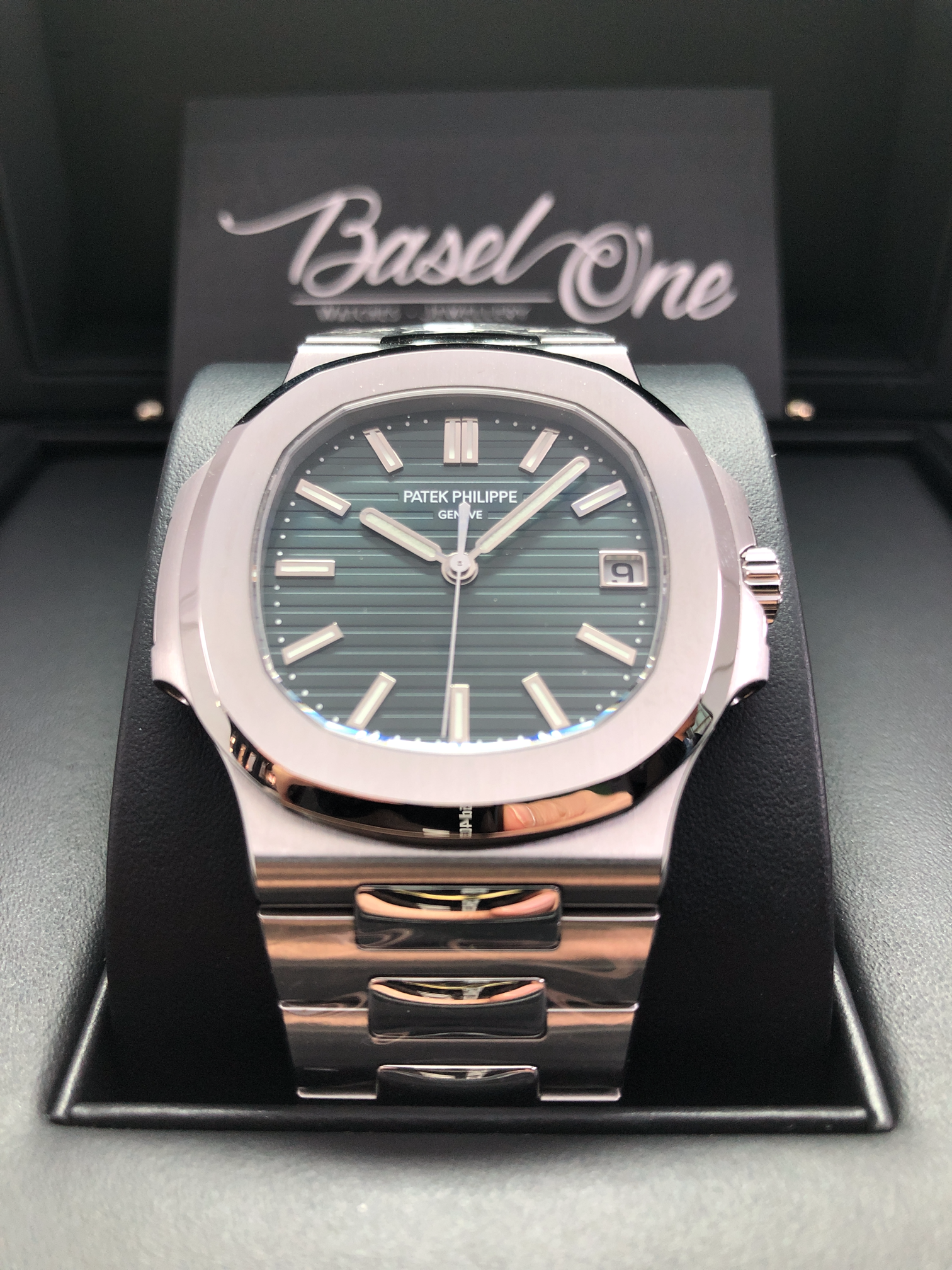 BRAND NEW 5711/1A-014 5711PATEK PHILIPPE GREEN DIAL STAINLESS STEEL MEN NAUTILUS 40 MM