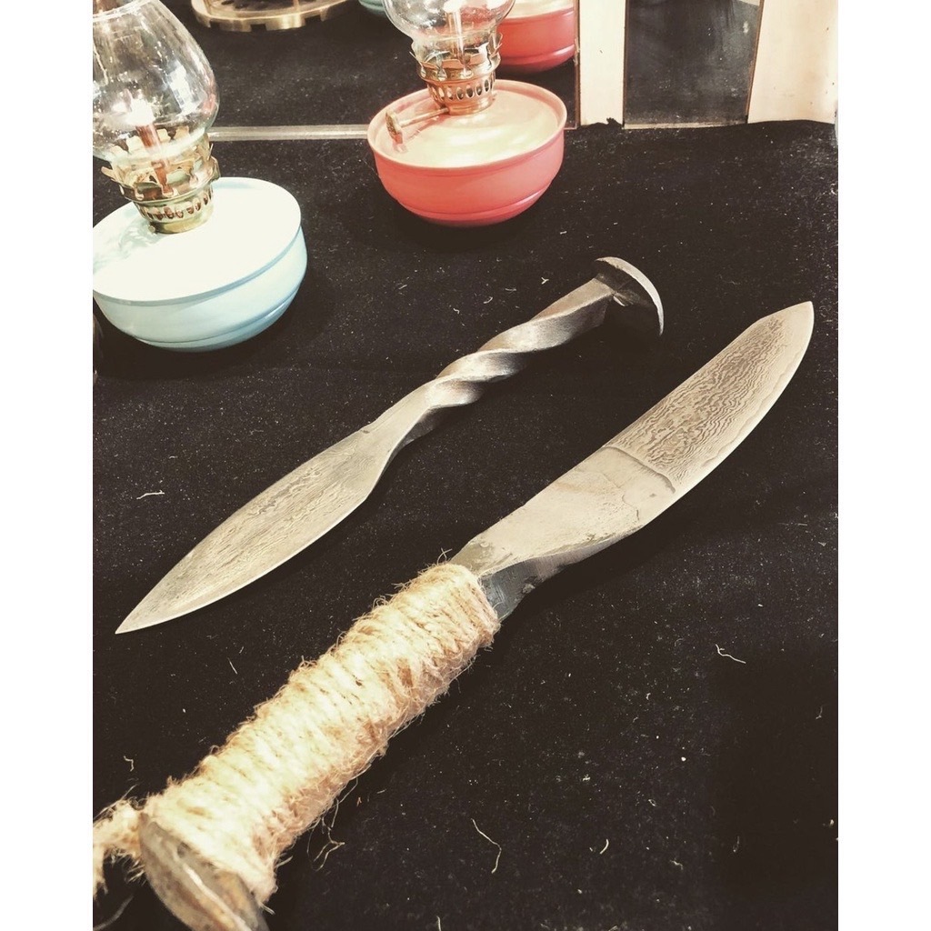 興達刀鋪 - 郭常喜 鐵道釘刀 (大) 鐵道釘 鐵釘刀 道釘藝術刀 特殊刀 收藏 純手工 鍛造 刀 刀鋪 刀藝 刀具 戶外 露營