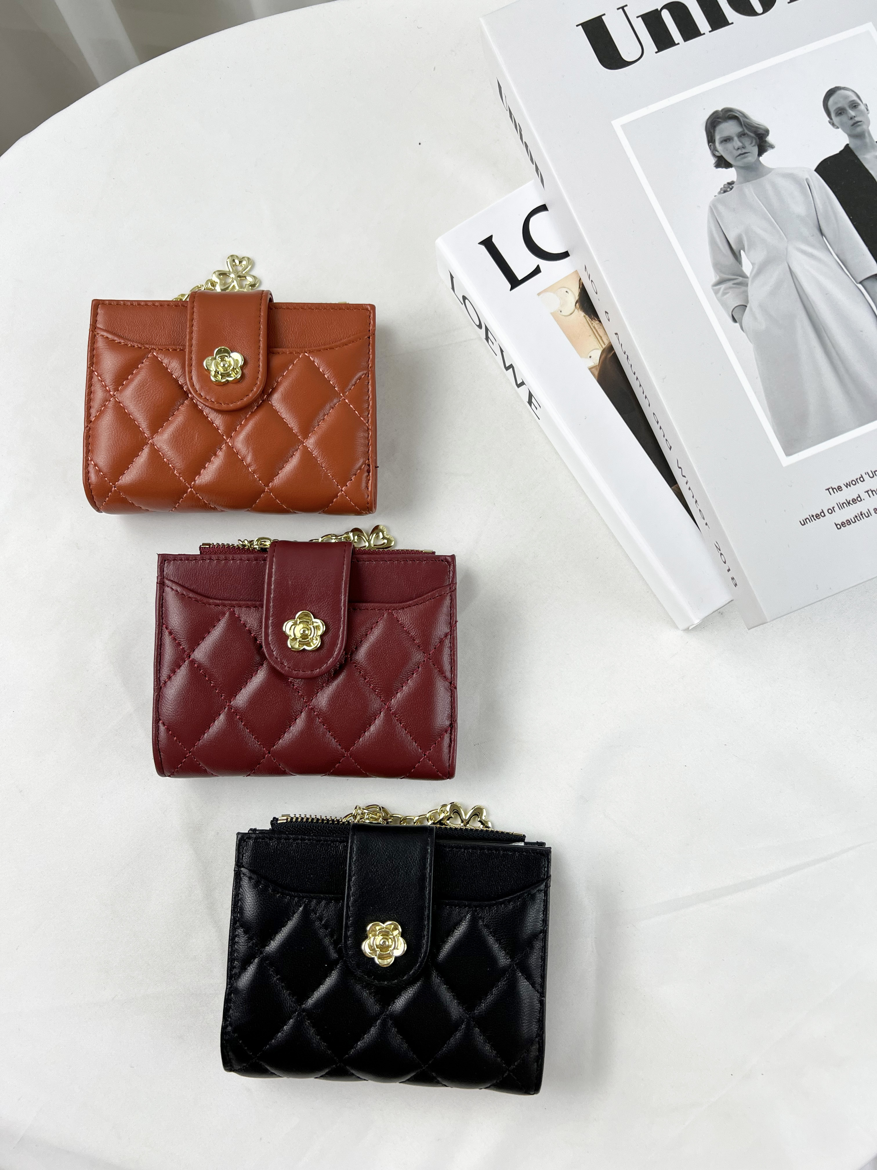 花朵真皮羊皮翻蓋短夾  #SM-6820