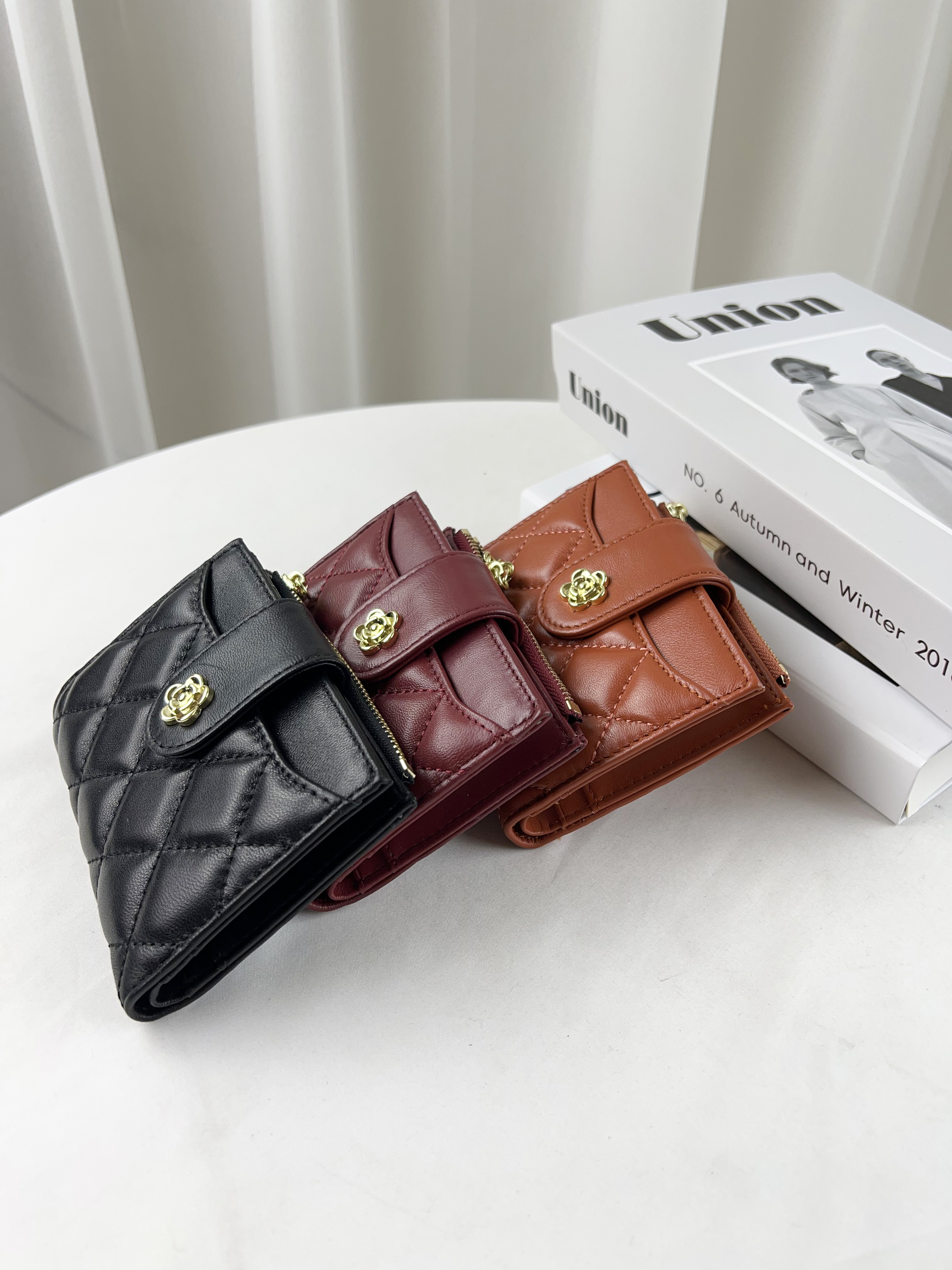 花朵真皮羊皮翻蓋短夾  #SM-6820