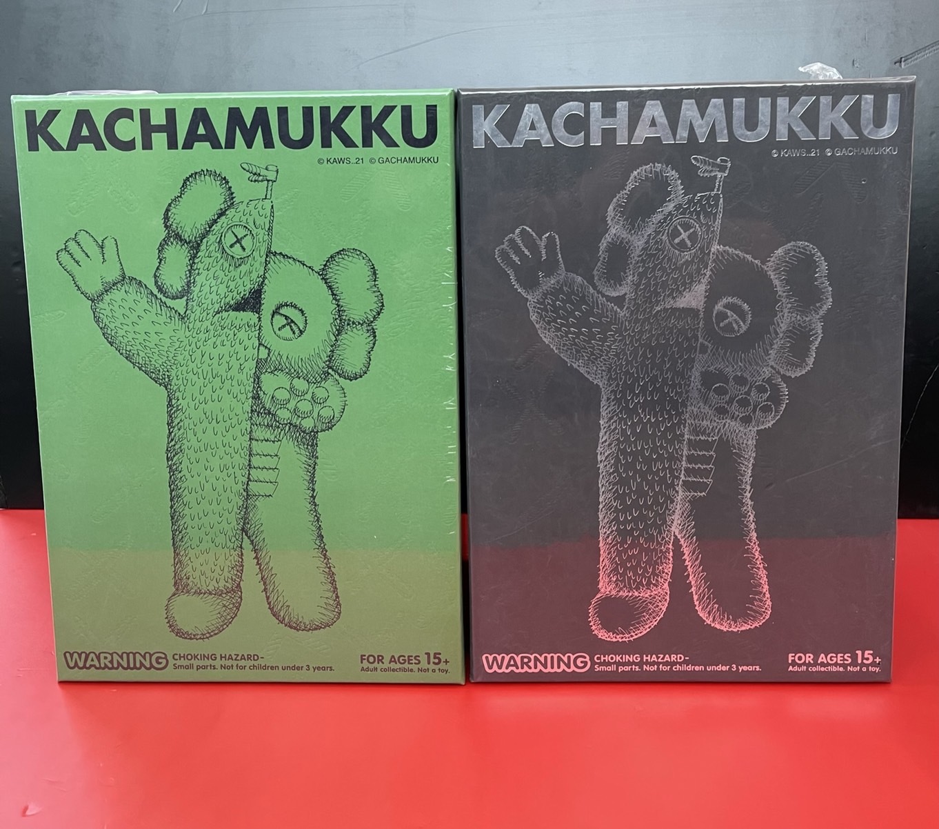 KAWS KACHAMUKKU Vinyl Figure Green/Red