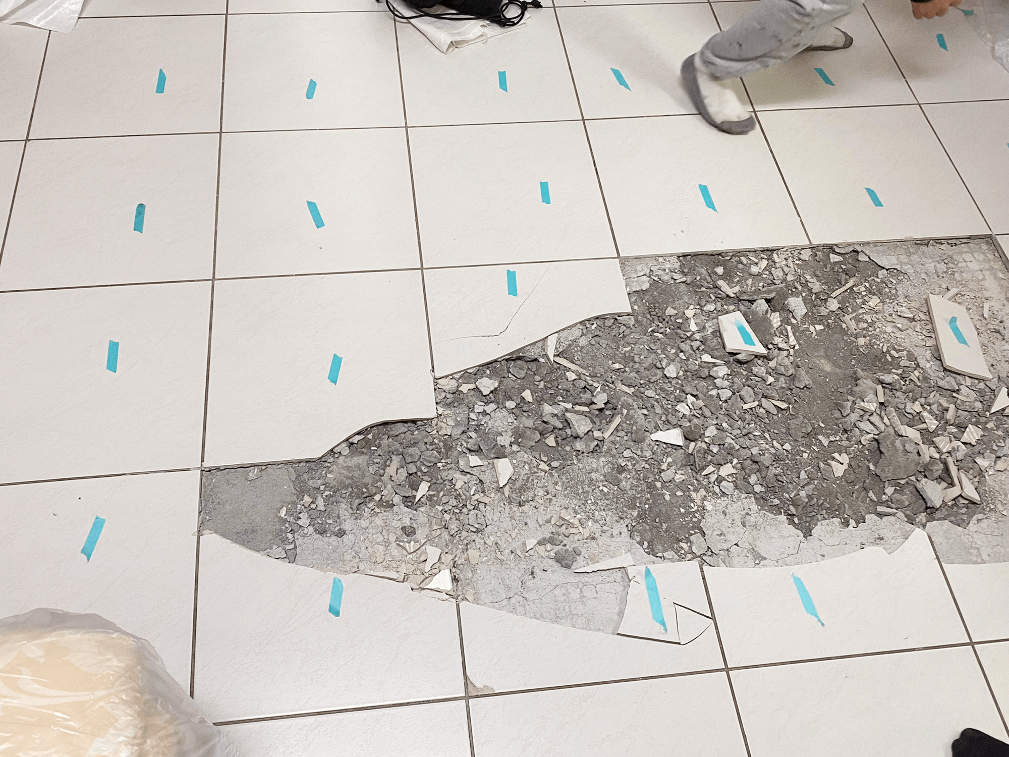 潤宏建材,磁磚修復推薦,潤宏建材磁磚空心修復成功案例,磁磚空心打針灌膠,磁磚修復磚家,地板隆起,地磚空心隆起專業灌注,磁磚修補磚家,磁磚實體店面,地磚, 壁磚,磁磚,膨拱,膨管,爆裂,凸起,鼓起,突起,膨龜,空心隆起,空心補強,磁磚隆起自爆,百宏工程