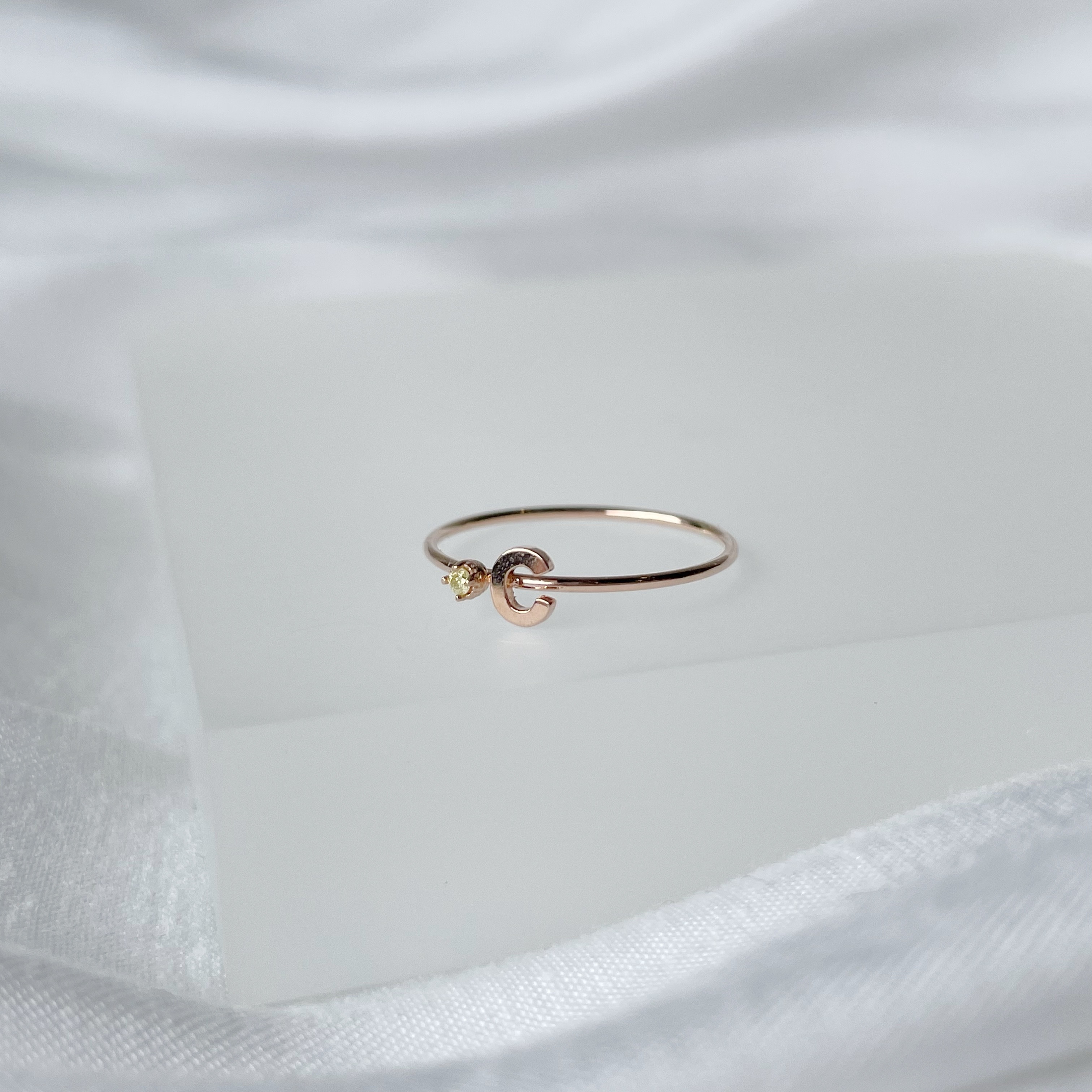 14K玫瑰金 1.5分黃鑽字母戒指