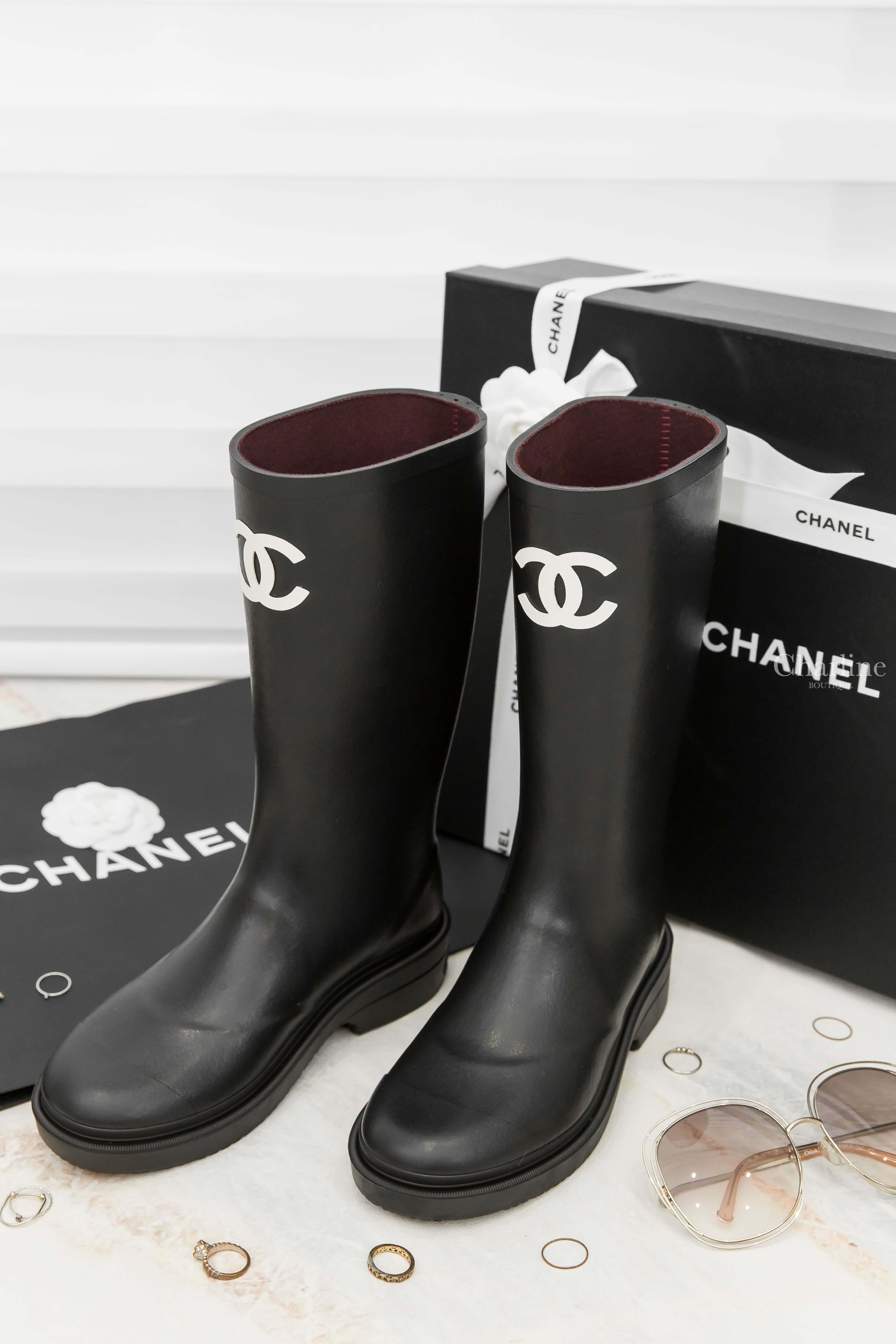 Chanel High Boots 黑色白CC後跟字母橡膠雨靴-Charline Boutique 精品代購
