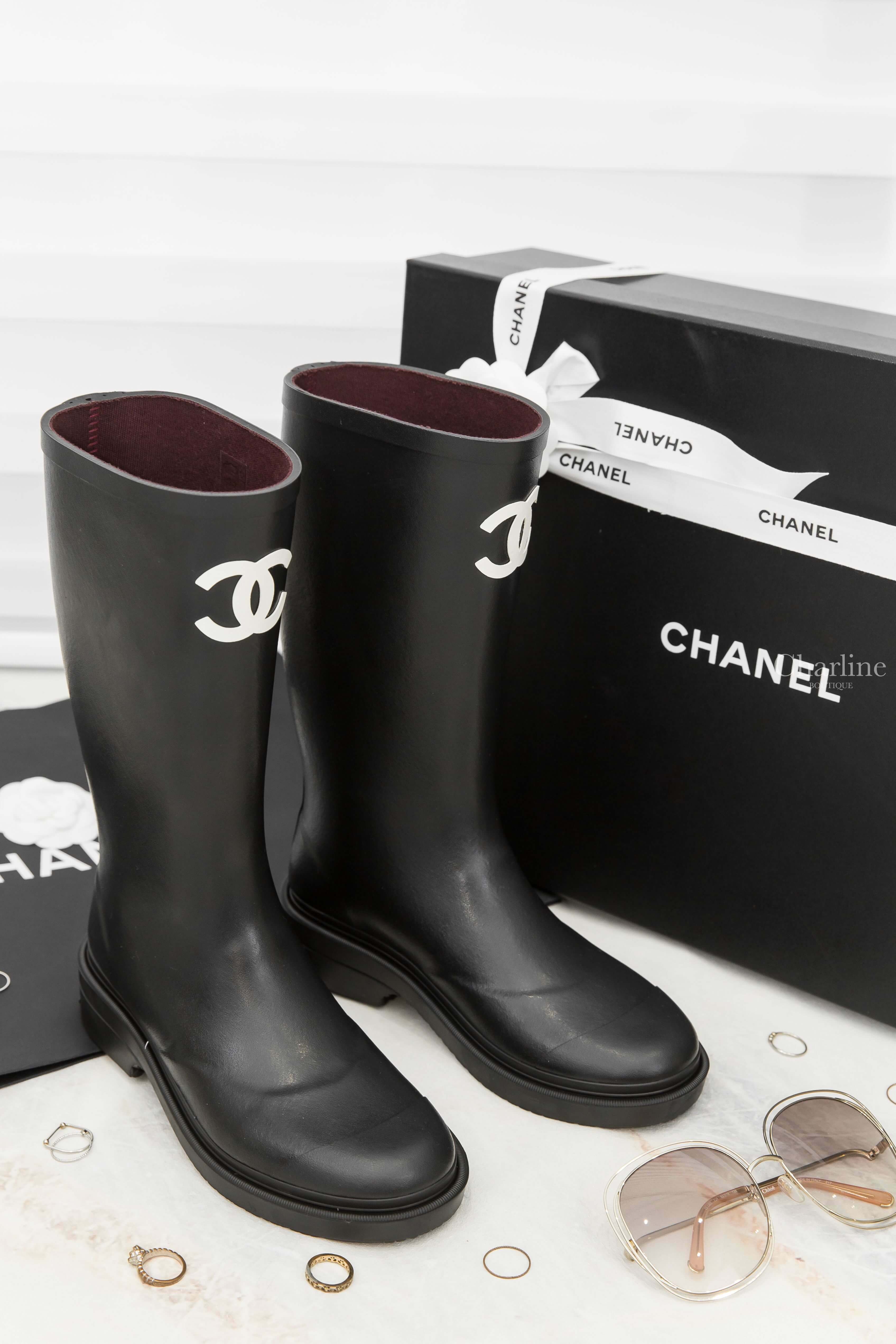 Chanel High Boots 黑色白CC後跟字母橡膠雨靴-Charline Boutique 精品代購