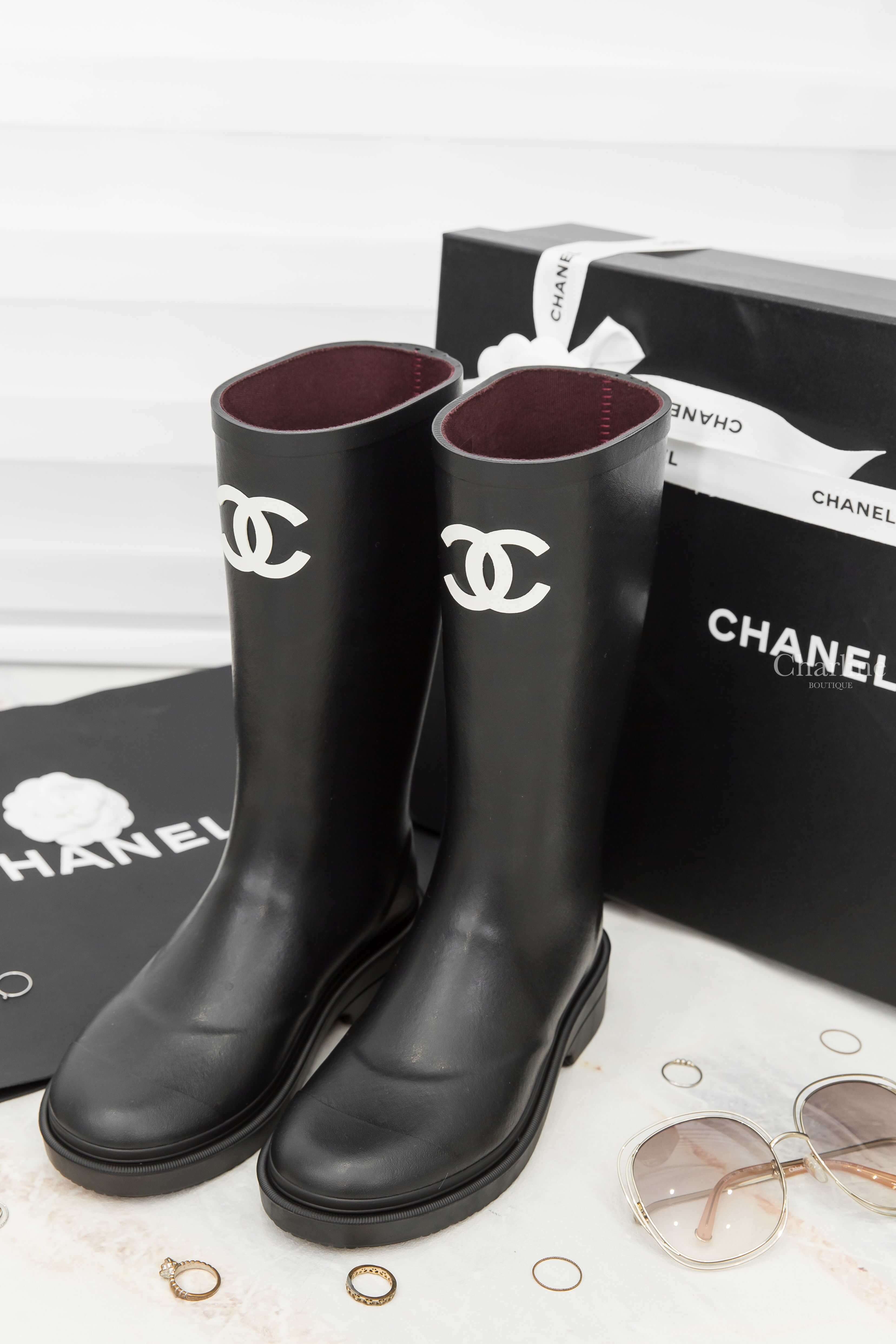 Chanel High Boots 黑色白CC後跟字母橡膠雨靴-Charline Boutique 精品代購