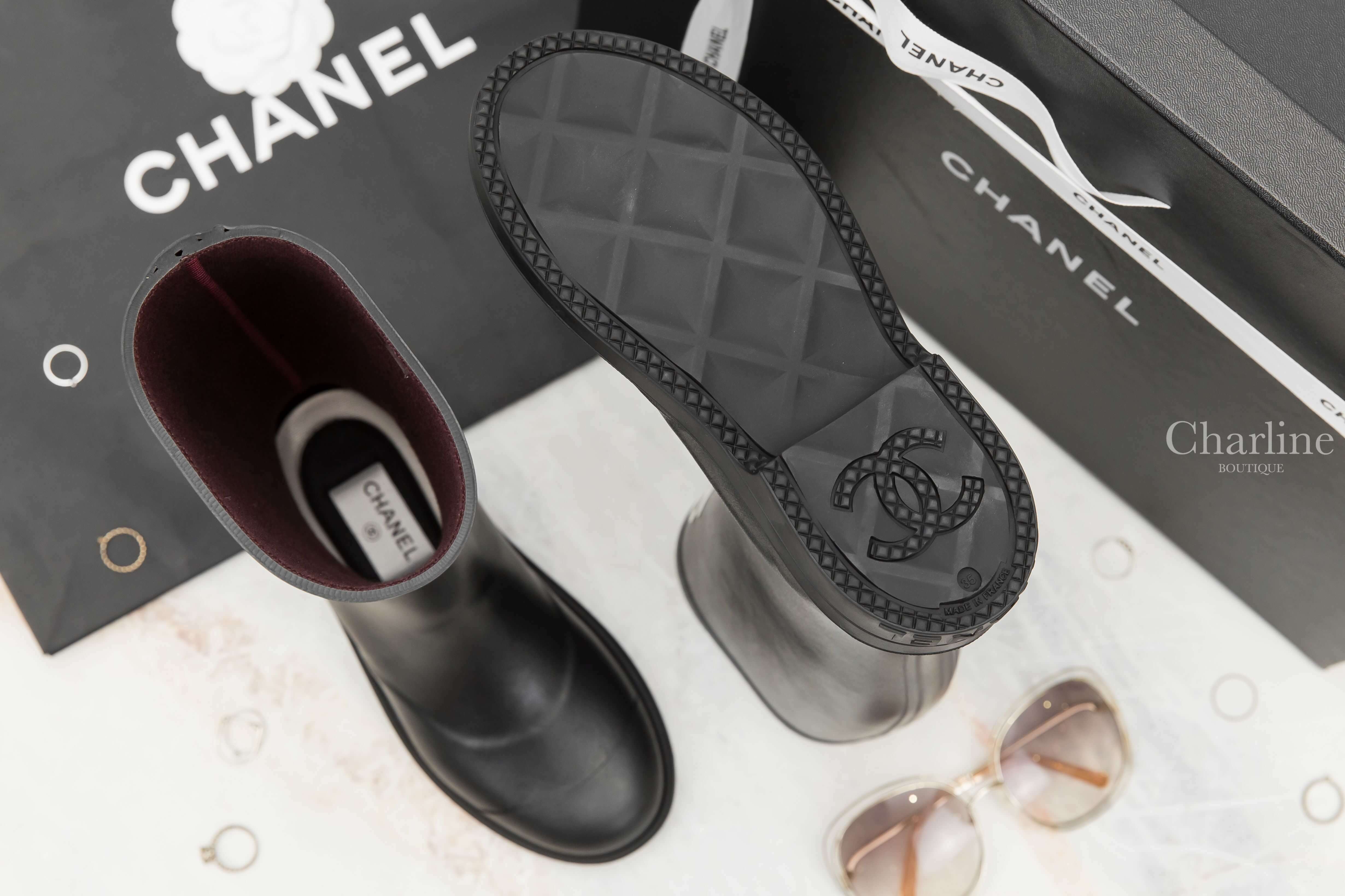 Chanel High Boots 黑色白CC後跟字母橡膠雨靴-Charline Boutique 精品代購