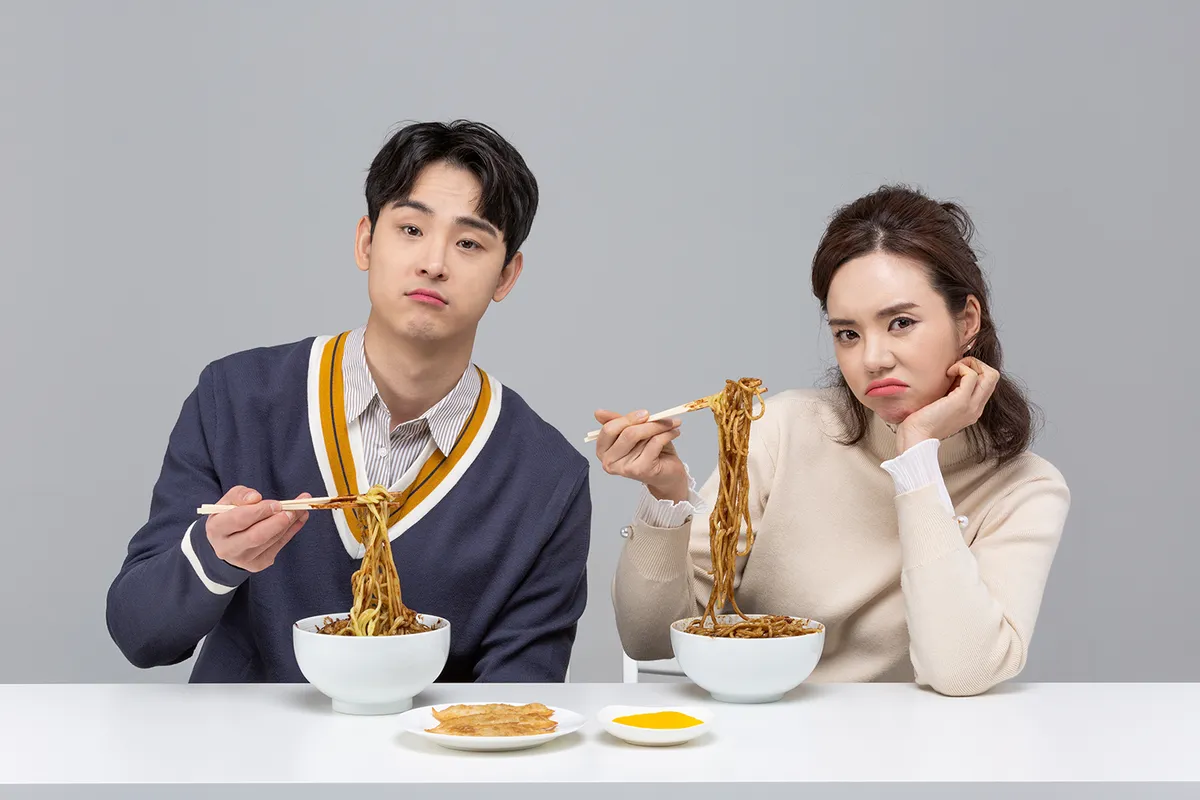 黑色情人節吃炸醬麵