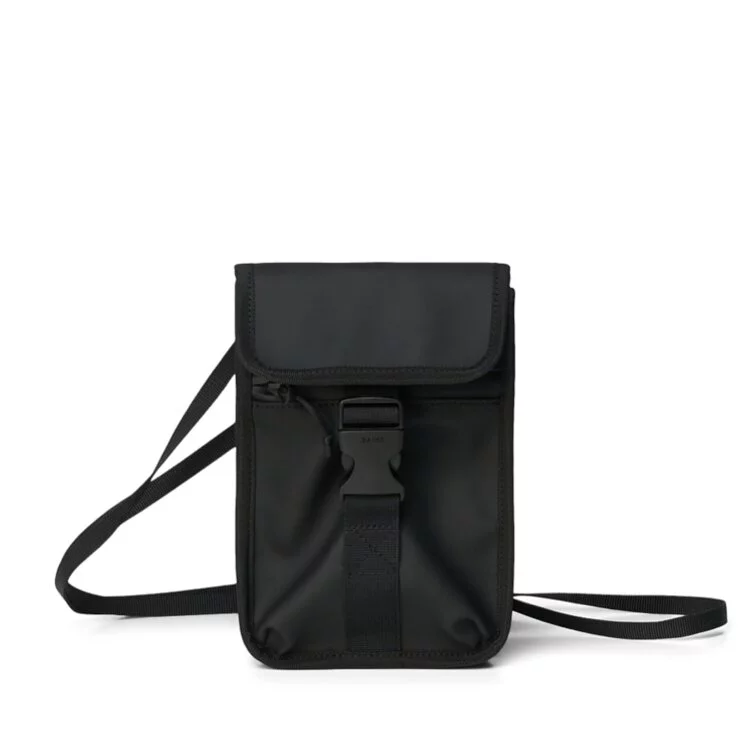 RAINS極簡快扣防水小包是RAINS最小的包款之一。