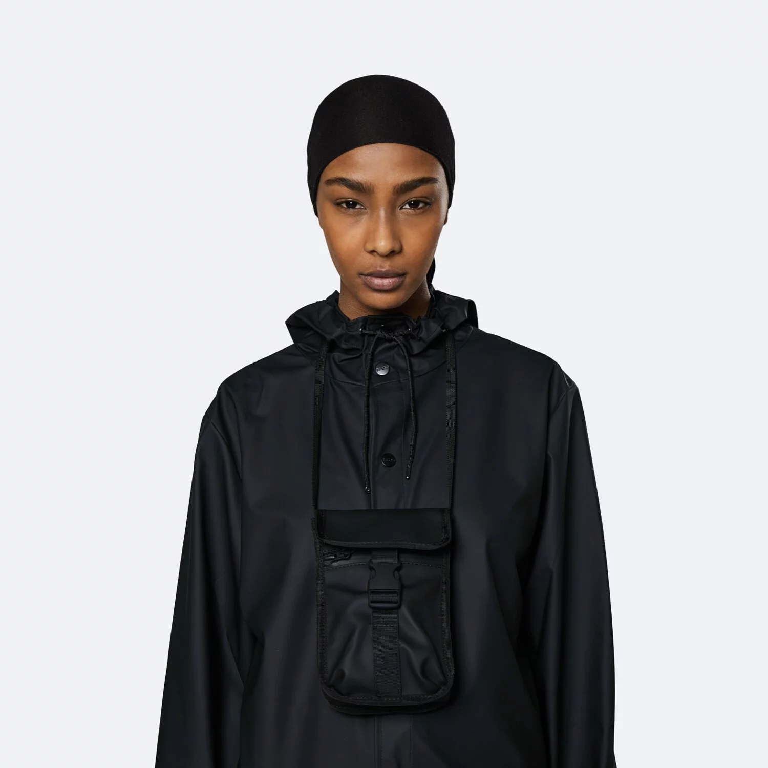 RAINS極簡快扣防水小包是RAINS最小的包款之一。