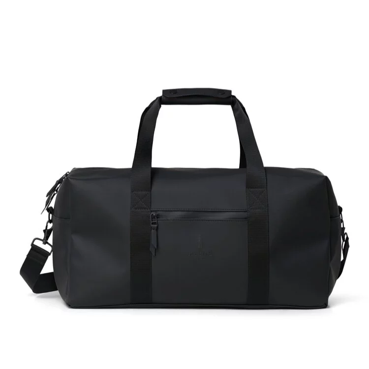 RAINS極簡健身單肩包，有著箱型的設計，是一款適合打包輕旅行行李的防水包。