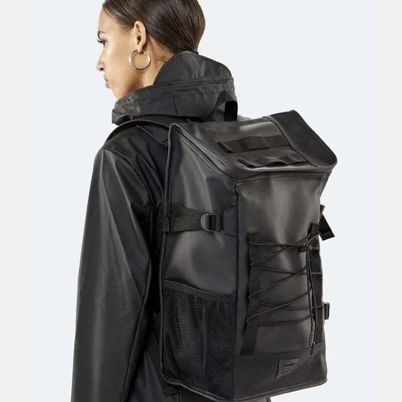 RAINS Mountaineer防水運動登山機能款後背包是一款主打超大容量的防水後背包。