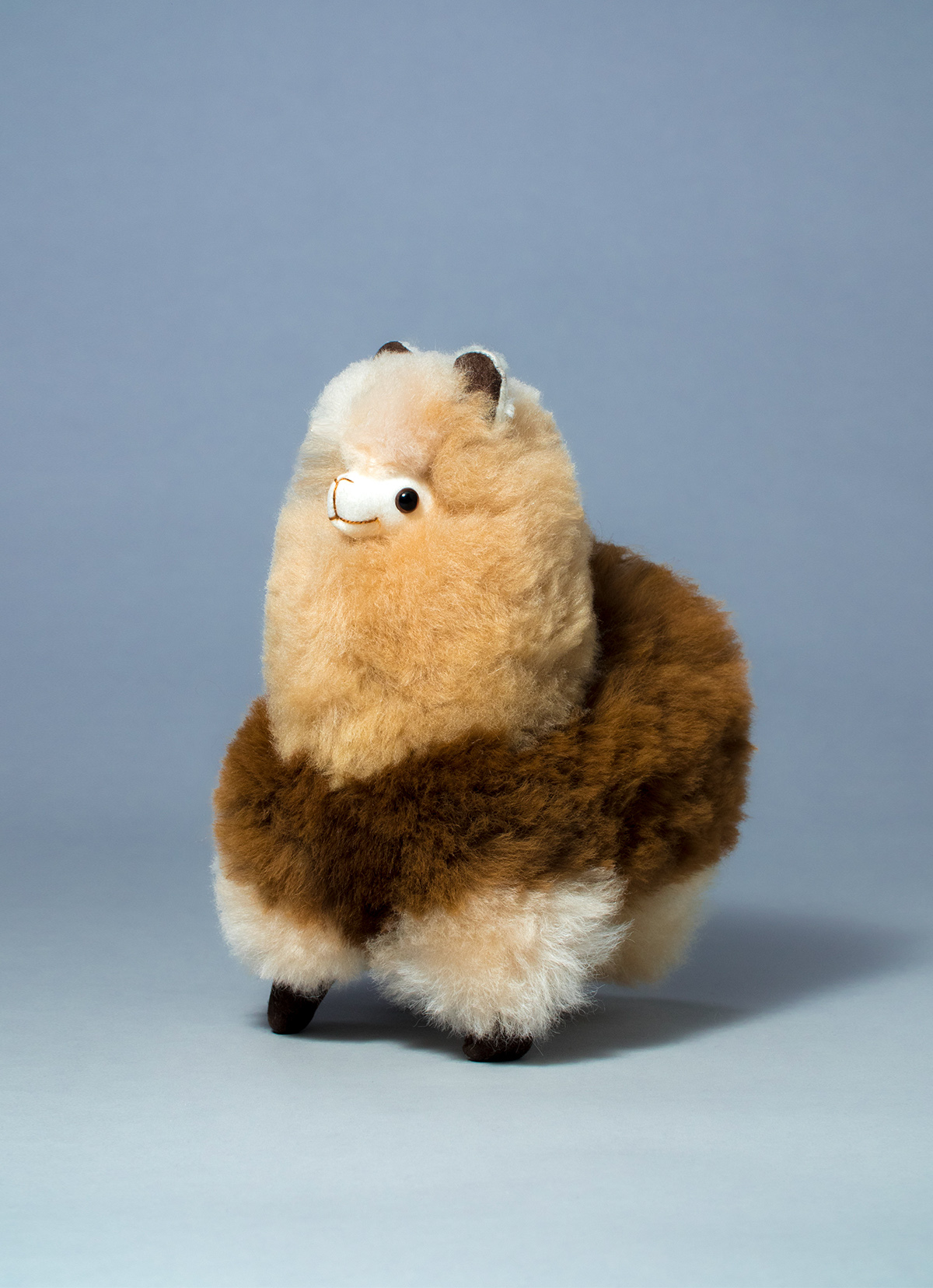 【秘魯國家館】ST.MALO 秘魯工匠手工原生羊駝毛仿真羊駝家飾娃娃20cm-2186UA-碧根果