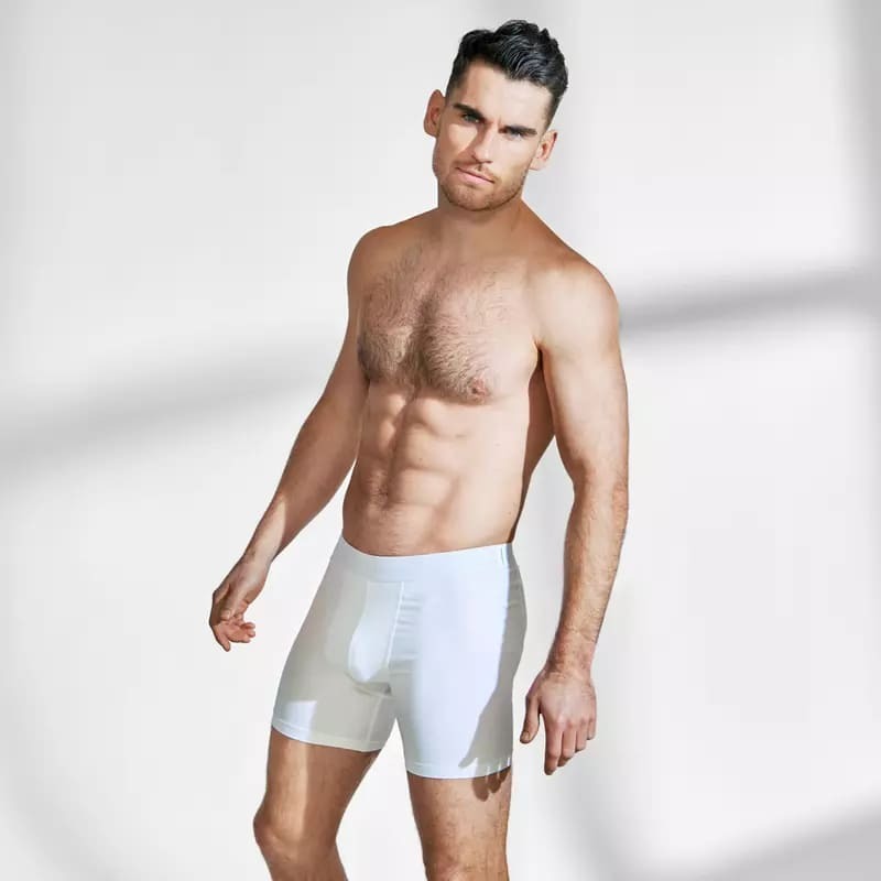 加長版四角褲可防止大腿摩擦。