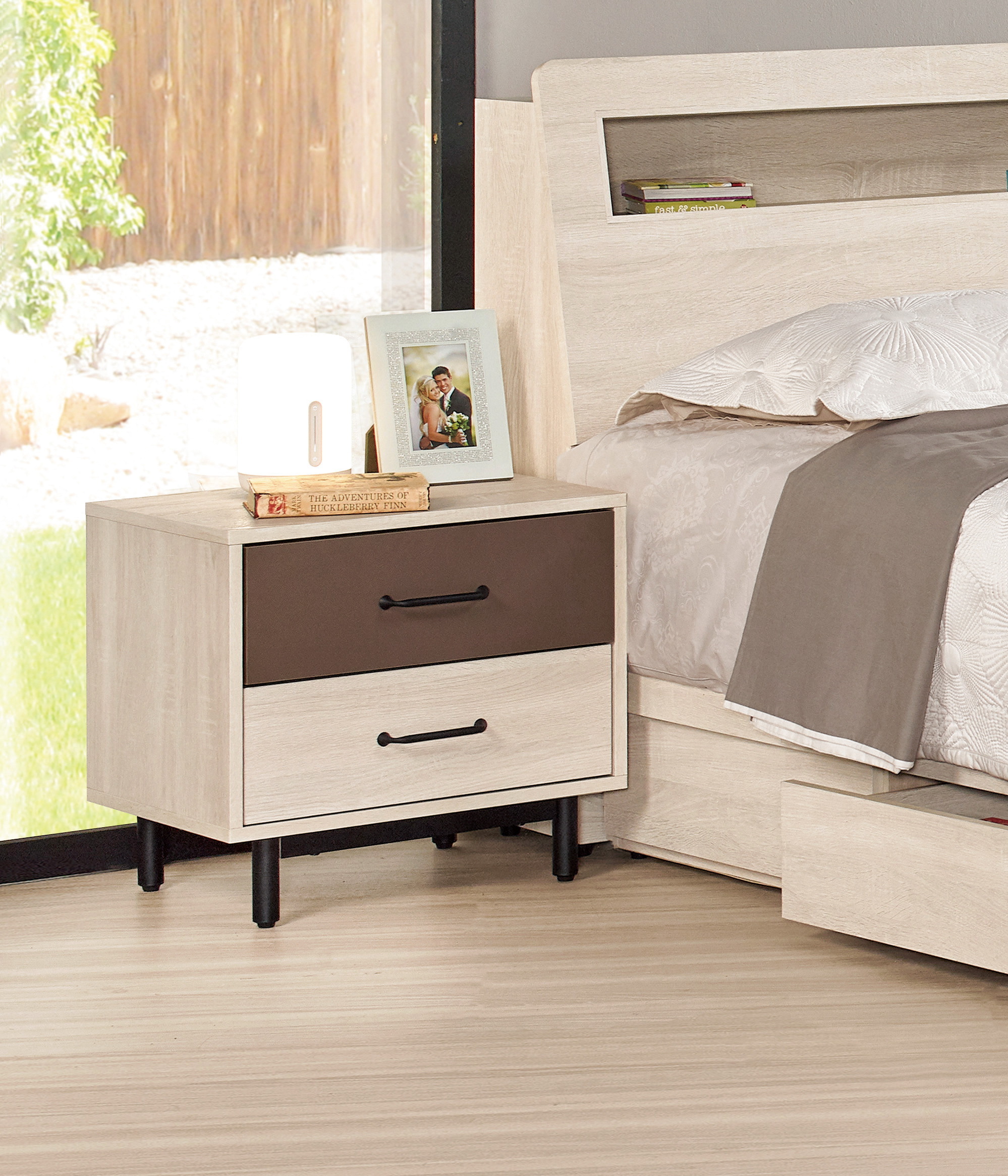 戴維斯1.8尺床頭櫃