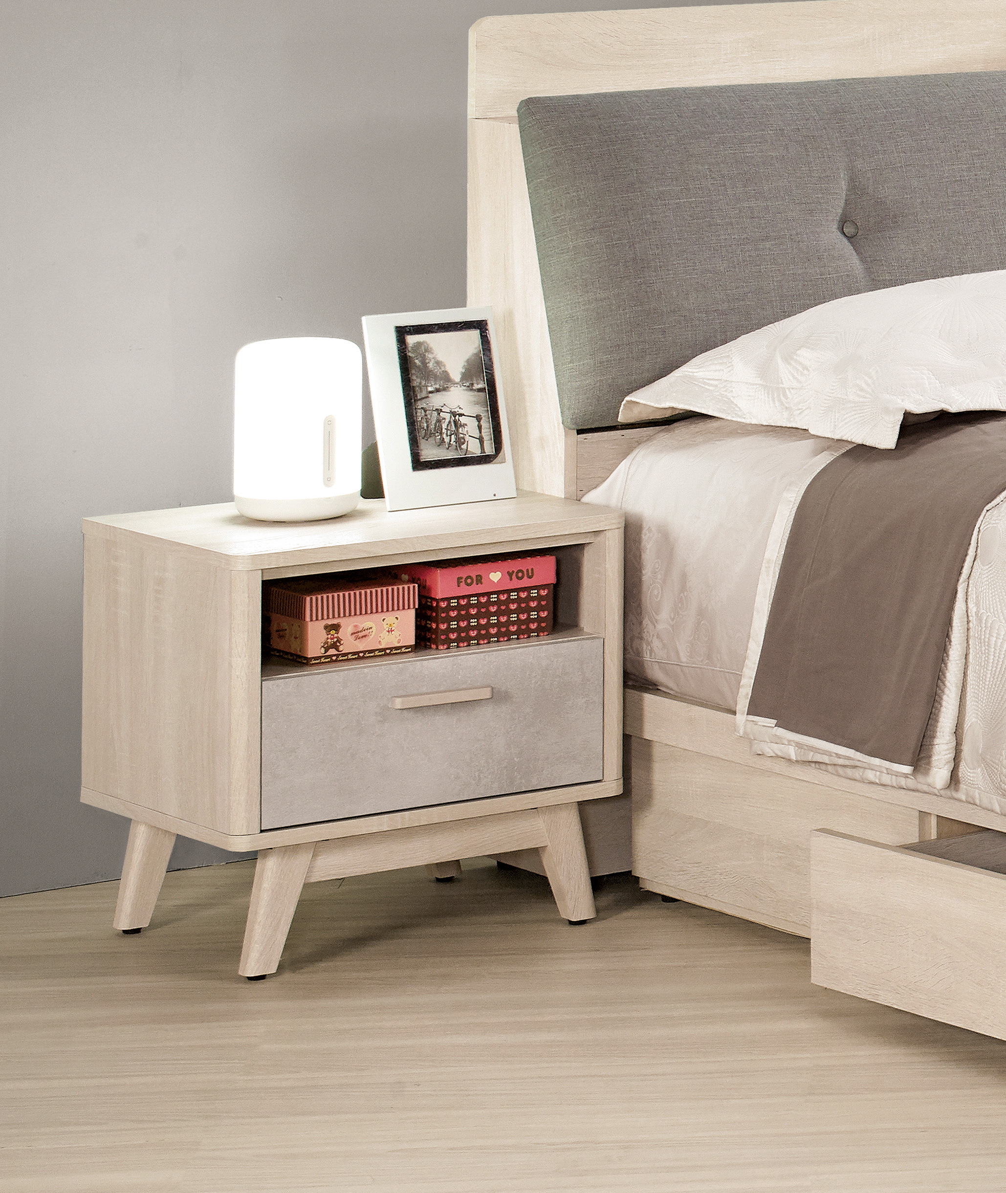 漢斯1.6尺床頭櫃