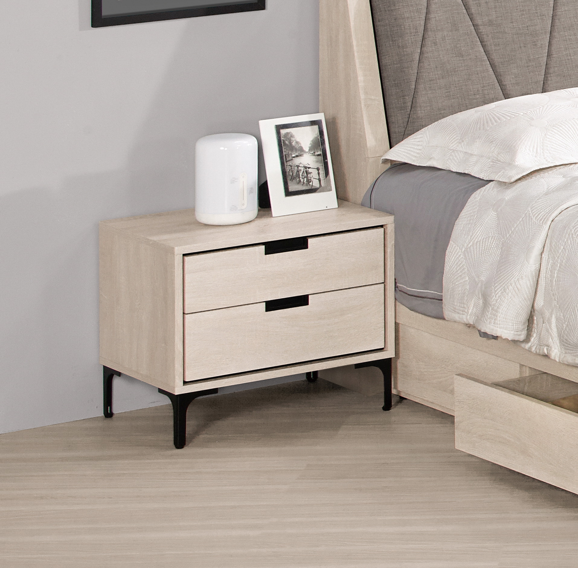 昆提斯1.8尺床頭櫃