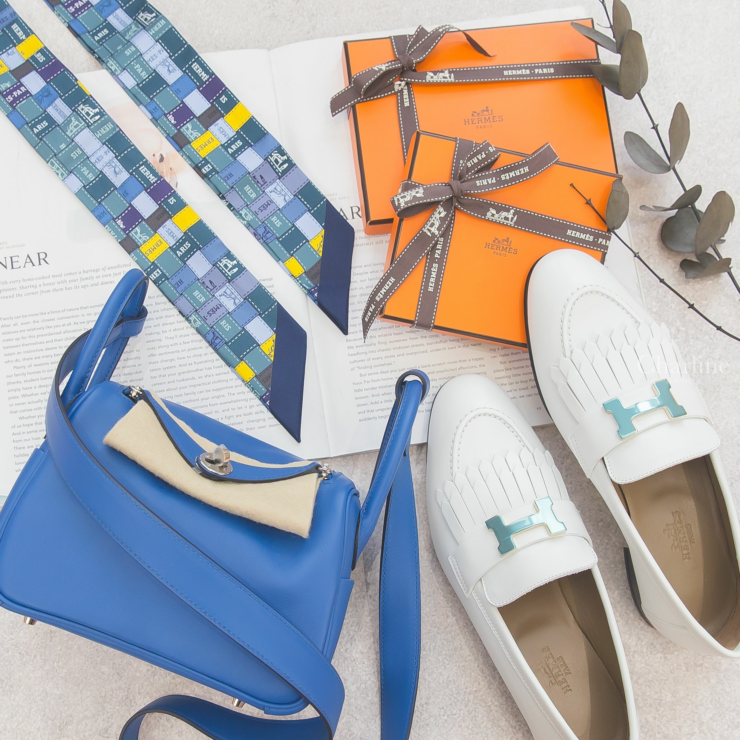 Hermès Lindy Mini 71/73 Swift 法國藍拼寶石藍內裡銀釦,Hermès Loafer 白色金釦H流蘇牛皮樂福鞋,Hermès Twilly 綠色/深藍色/黃色格紋絲巾-Charline Boutique 精品代購