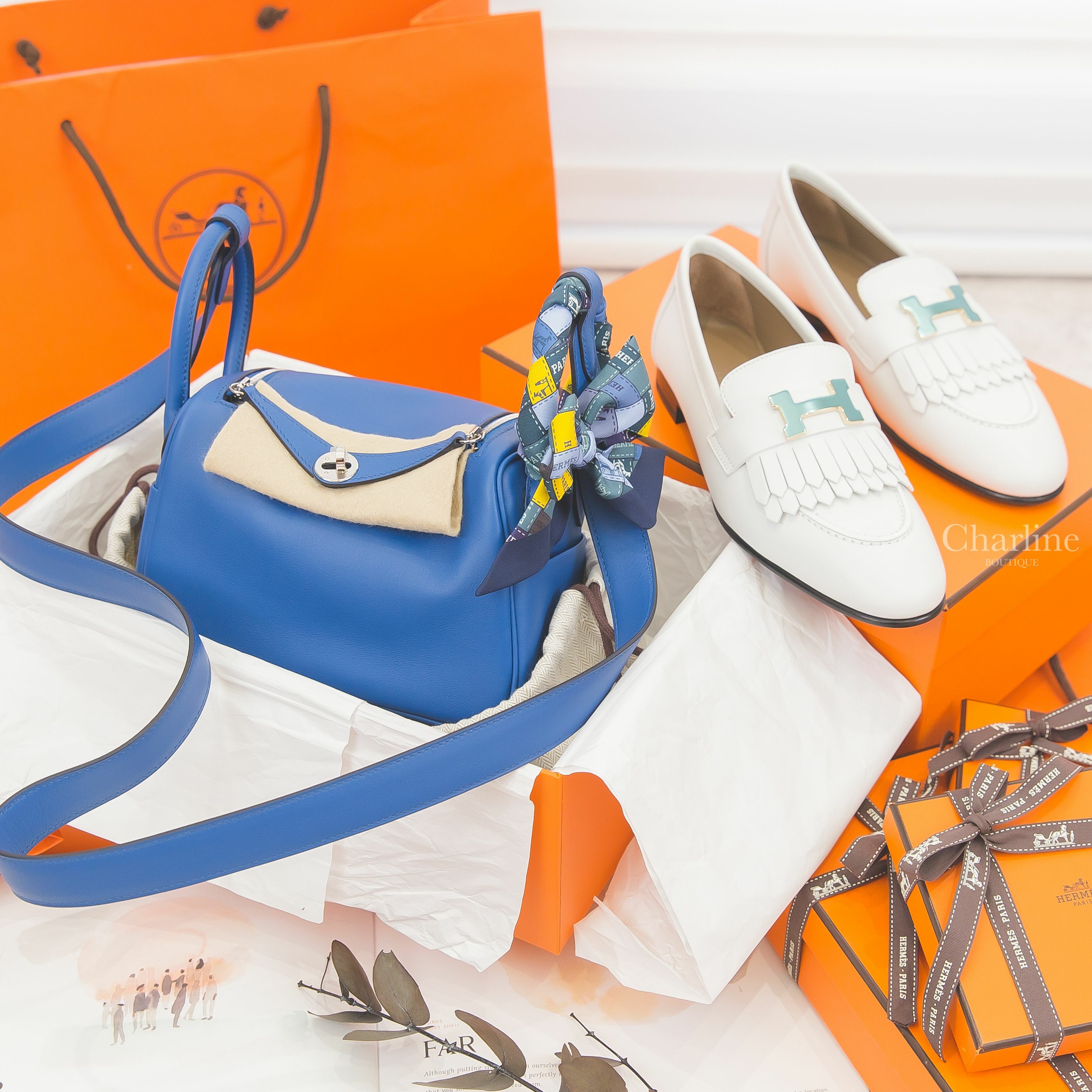 Hermès Lindy Mini 71/73 Swift 法國藍拼寶石藍內裡銀釦,Hermès Loafer 白色金釦H流蘇牛皮樂福鞋,Hermès Twilly 綠色/深藍色/黃色格紋絲巾-Charline Boutique 精品代購