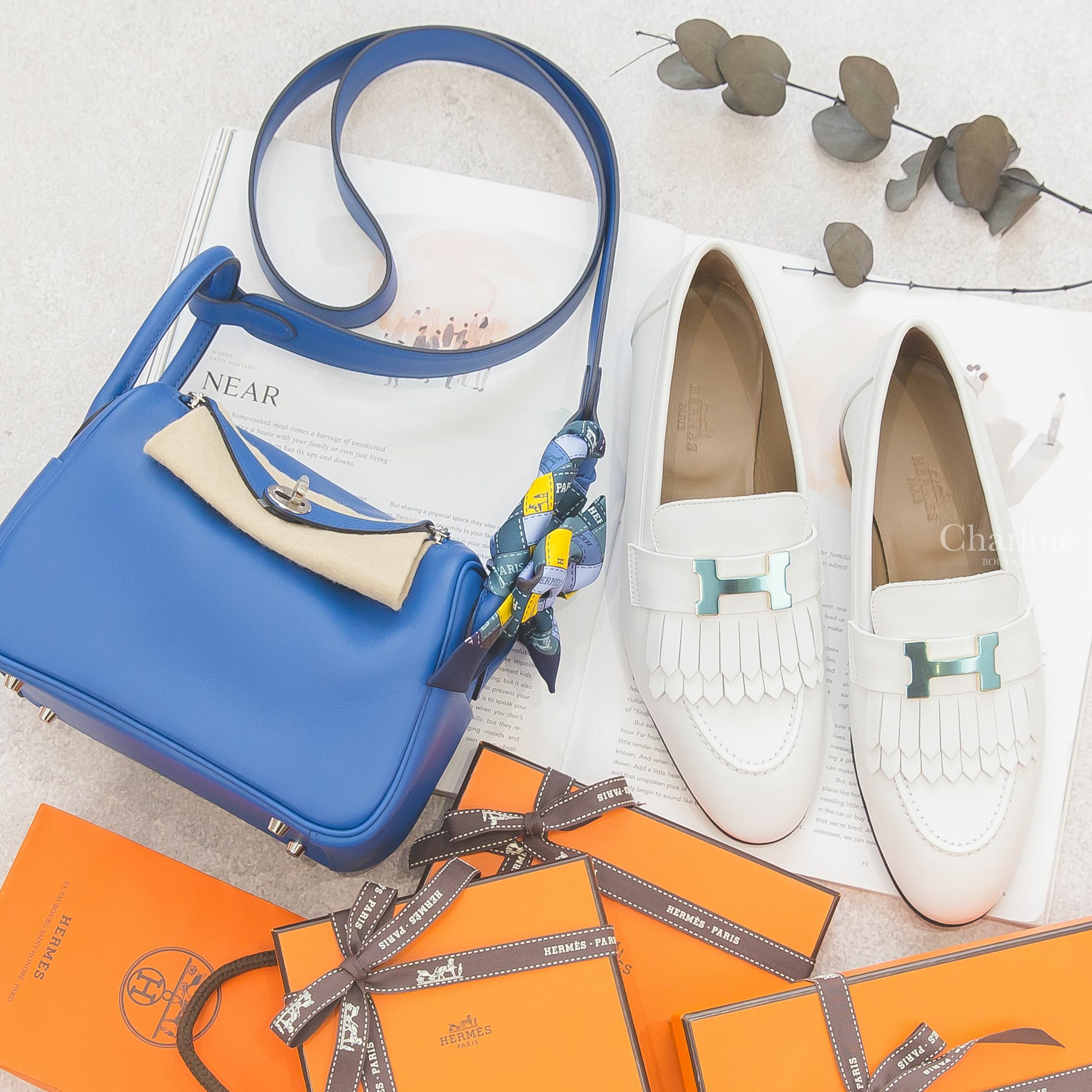 Hermès Lindy Mini 71/73 Swift 法國藍拼寶石藍內裡銀釦,Hermès Loafer 白色金釦H流蘇牛皮樂福鞋,Hermès Twilly 綠色/深藍色/黃色格紋絲巾-Charline Boutique 精品代購