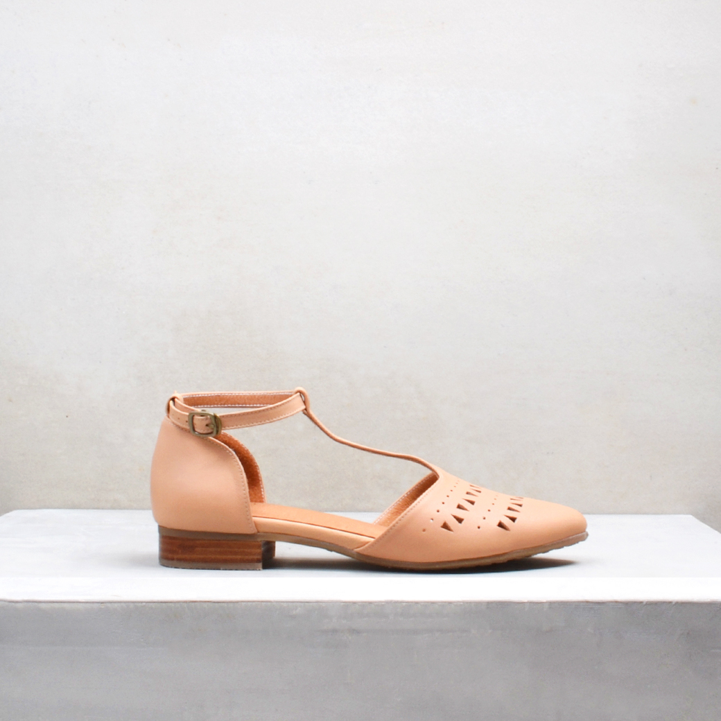 834-1 復古圖騰感 手工涼鞋 粉膚