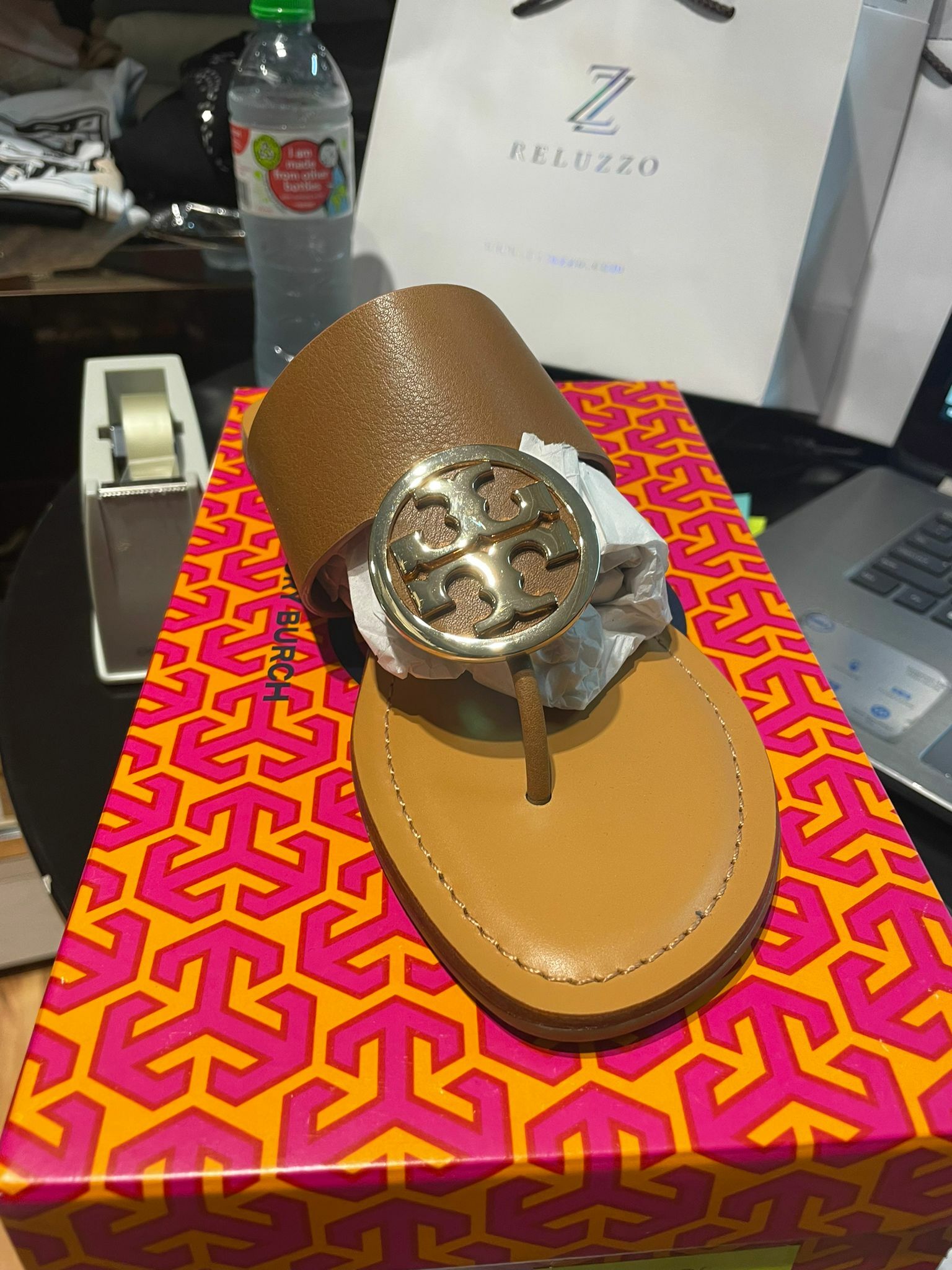 [S] TORY BURCH BENTON BAND FLAT SANDAL CALF LEATHER, ROYAL TAN, 77171-206 (STB55)