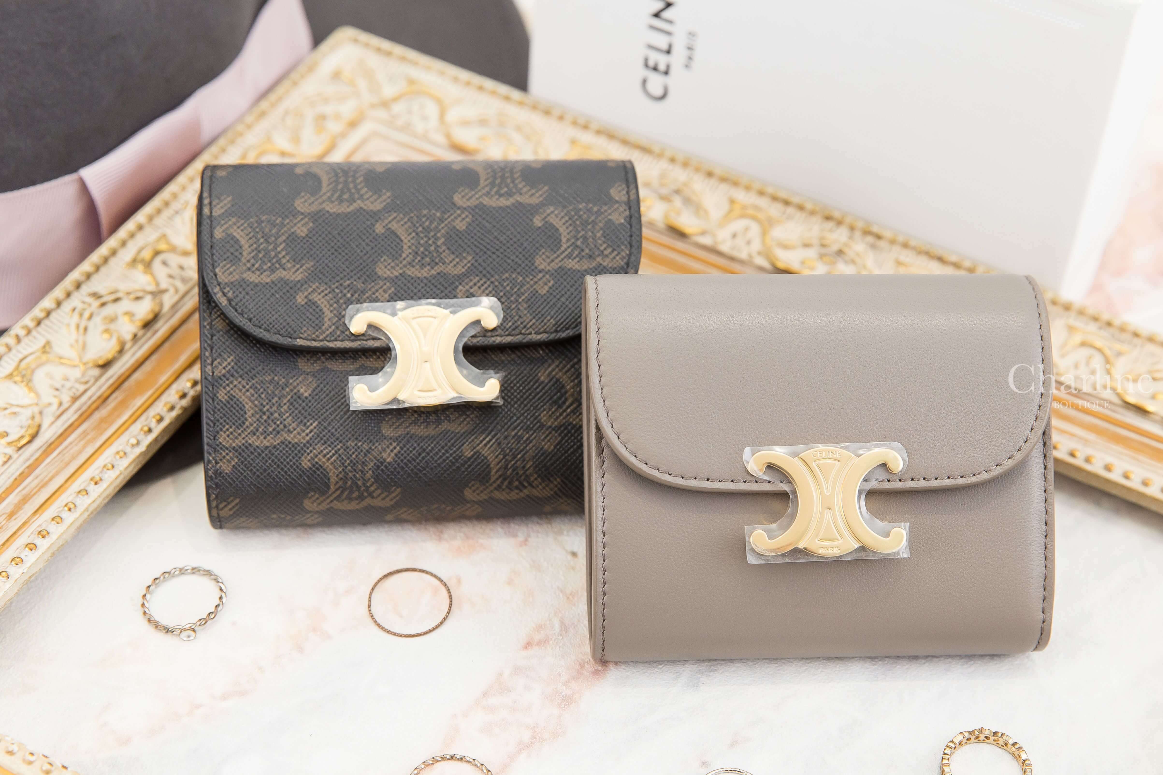 Celine Small Triomphe Wallet 鵝卵石灰羊皮凱旋門金釦三折短夾,Celine Small Triomphe Wallet 棕褐色凱旋門老花帆布金釦三折短夾-Charline Boutique 精品代購