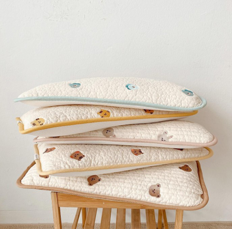 little bear 熊熊家族吸汗枕頭